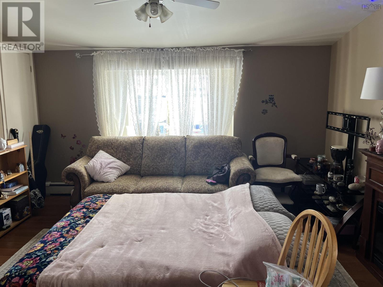 117 Lake Road, Glace Bay, Nova Scotia  B1A 2G8 - Photo 11 - 202503024