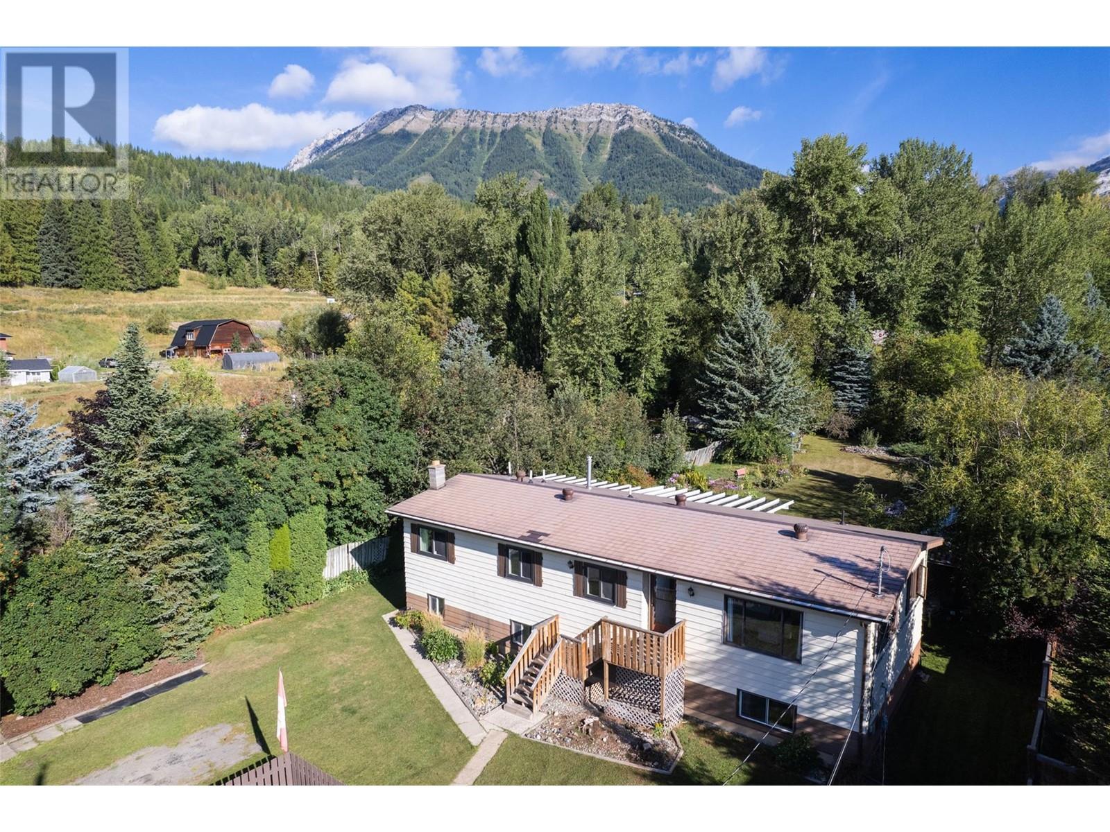 1269 Colclough Avenue, Fernie, British Columbia  V0B 1M1 - Photo 3 - 10335313