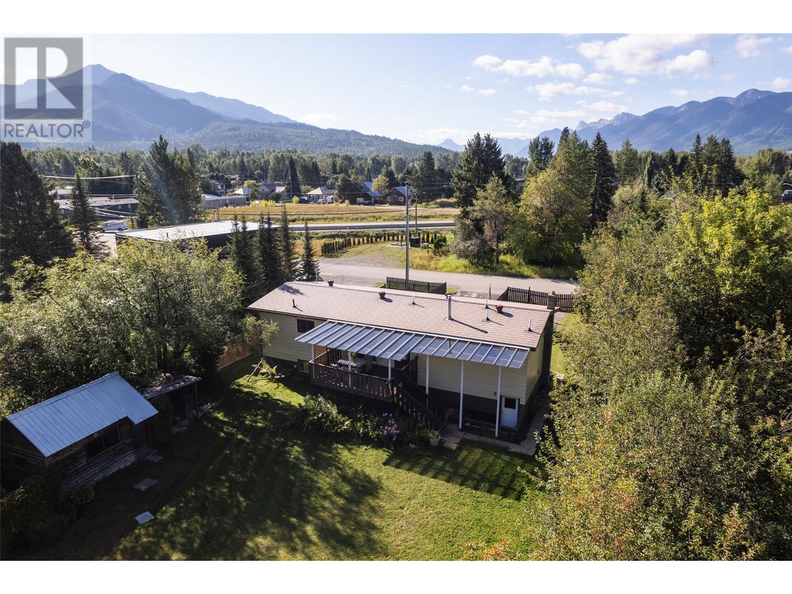 1269 Colclough Avenue, Fernie, British Columbia  V0B 1M1 - Photo 12 - 10335313