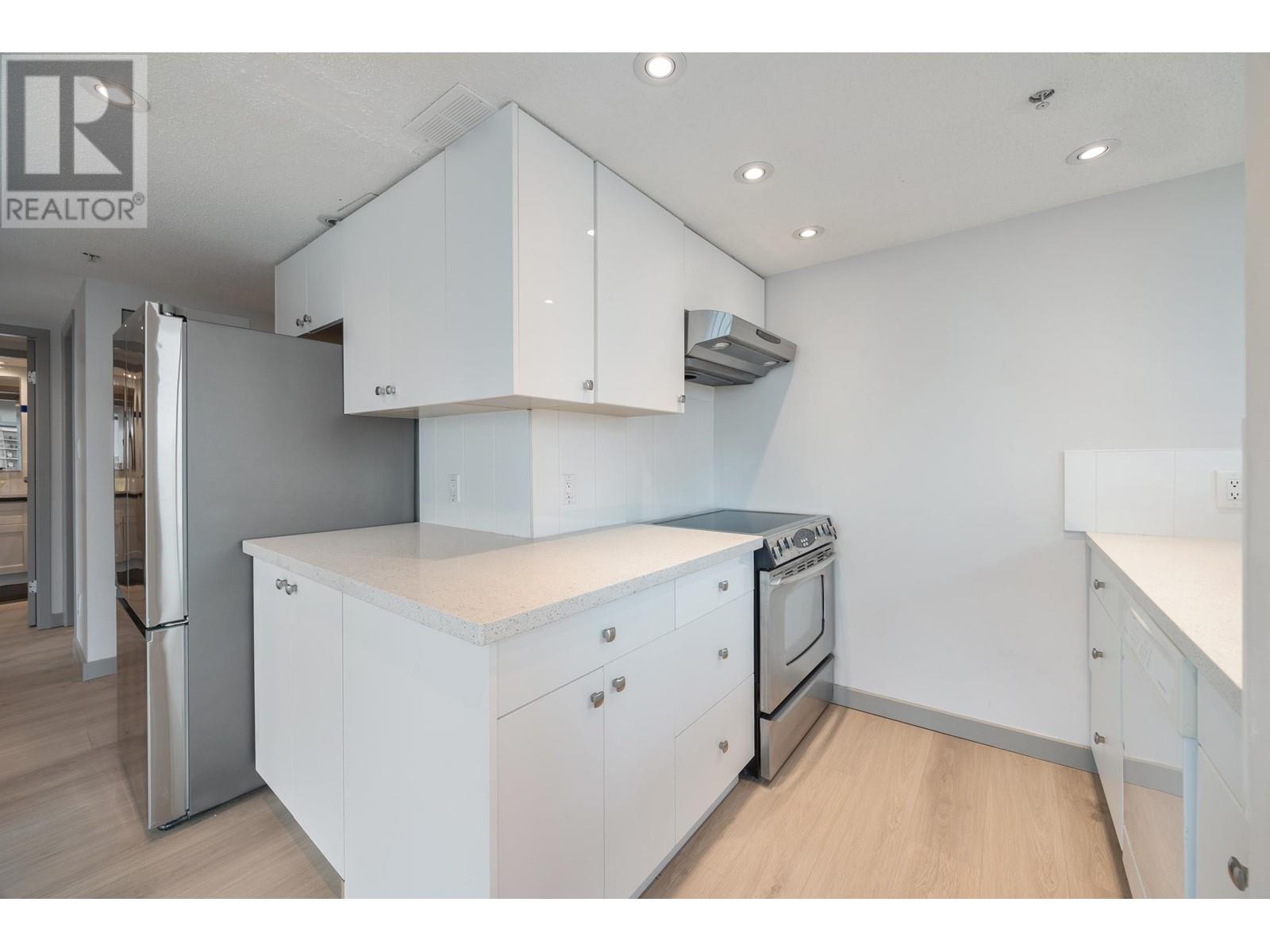 Listing Picture 14 of 35 : 2701 1188 HOWE STREET, Vancouver / 溫哥華 - 魯藝地產 Yvonne Lu Group - MLS Medallion Club Member