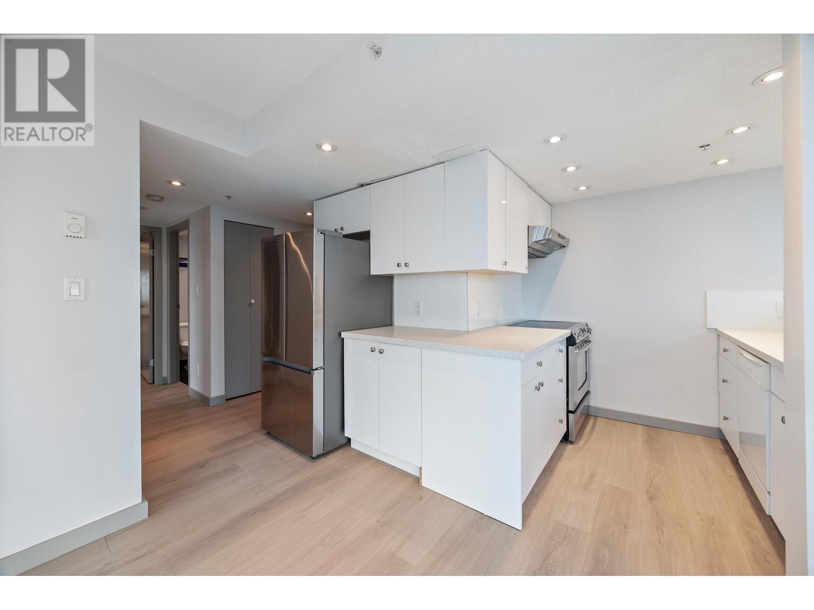 Listing Picture 15 of 35 : 2701 1188 HOWE STREET, Vancouver / 溫哥華 - 魯藝地產 Yvonne Lu Group - MLS Medallion Club Member