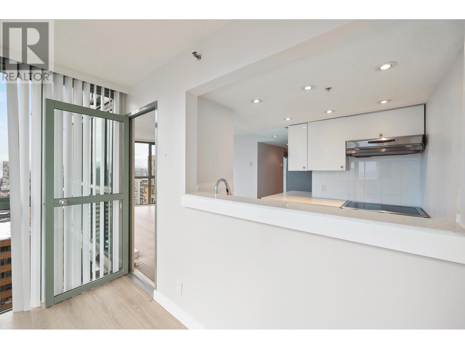 Listing Picture 16 of 35 : 2701 1188 HOWE STREET, Vancouver / 溫哥華 - 魯藝地產 Yvonne Lu Group - MLS Medallion Club Member