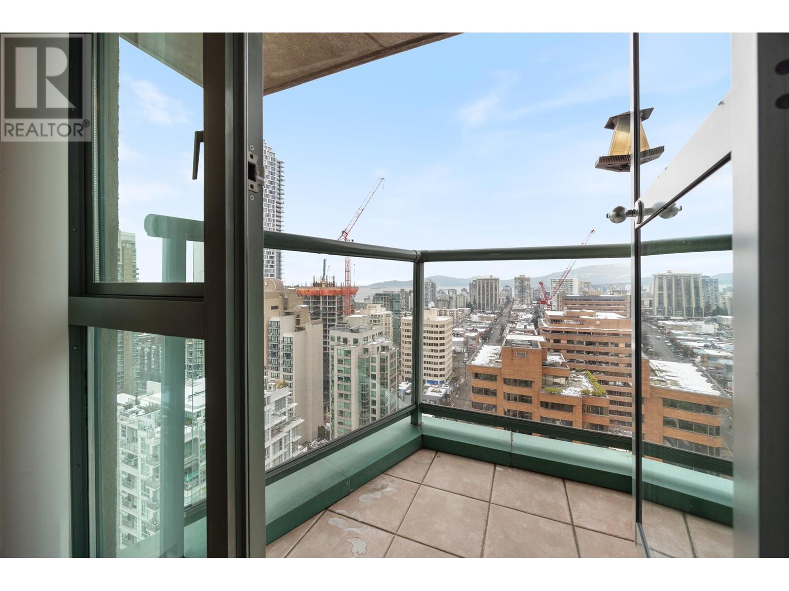 Listing Picture 24 of 35 : 2701 1188 HOWE STREET, Vancouver / 溫哥華 - 魯藝地產 Yvonne Lu Group - MLS Medallion Club Member