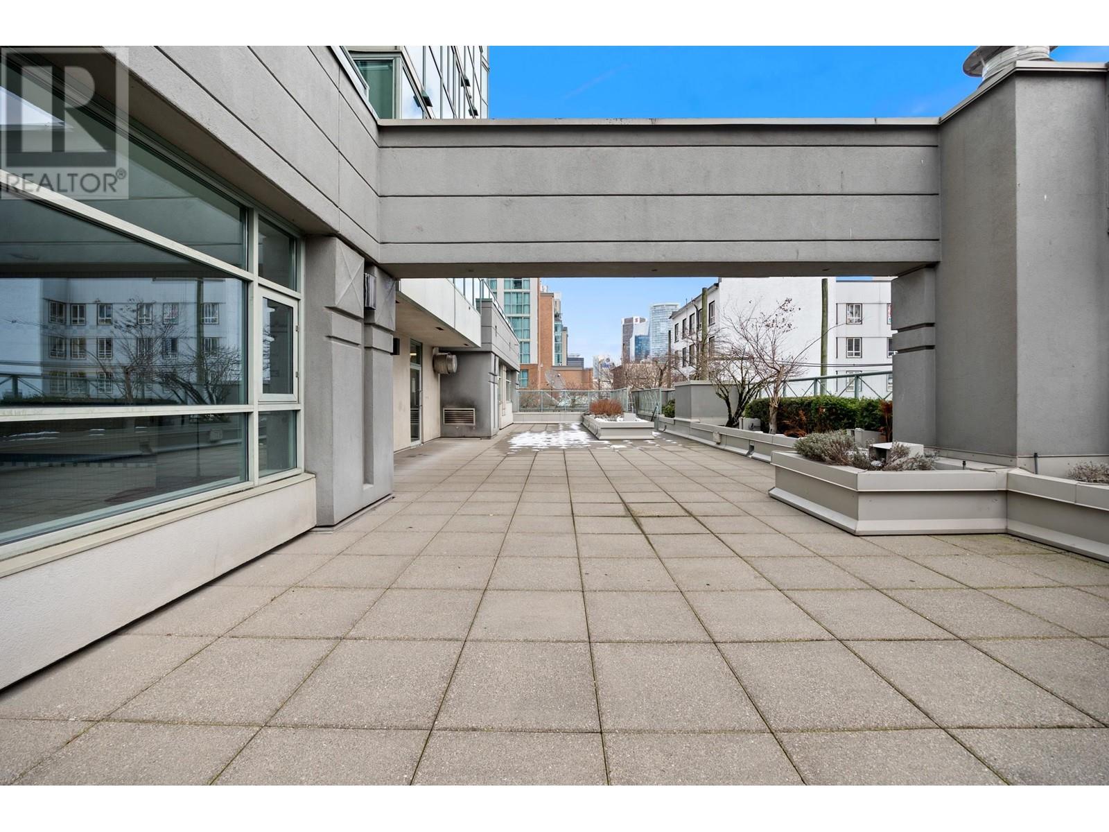 Listing Picture 31 of 35 : 2701 1188 HOWE STREET, Vancouver / 溫哥華 - 魯藝地產 Yvonne Lu Group - MLS Medallion Club Member