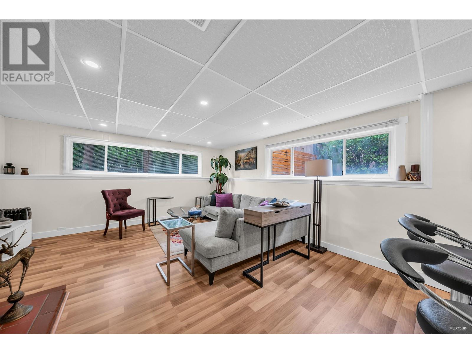 1075 Ruthina Avenue, North Vancouver, British Columbia  V7R 2E7 - Photo 11 - R2967242