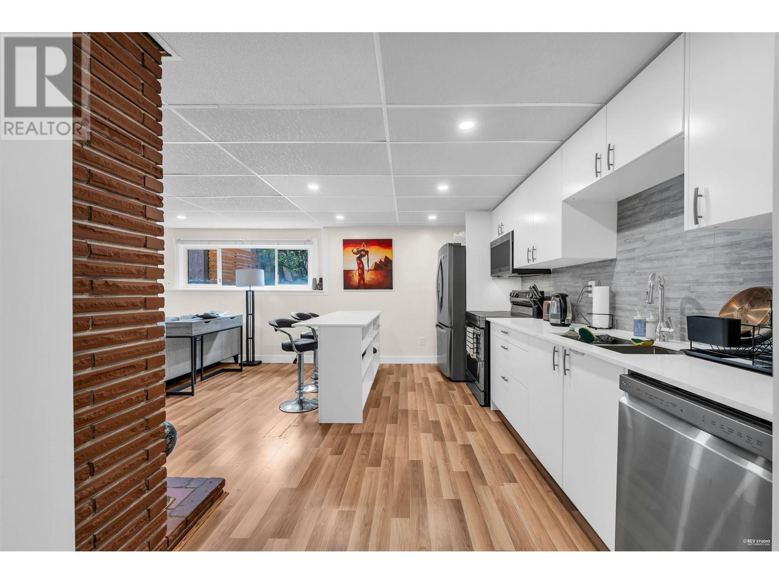 1075 Ruthina Avenue, North Vancouver, British Columbia  V7R 2E7 - Photo 12 - R2967242