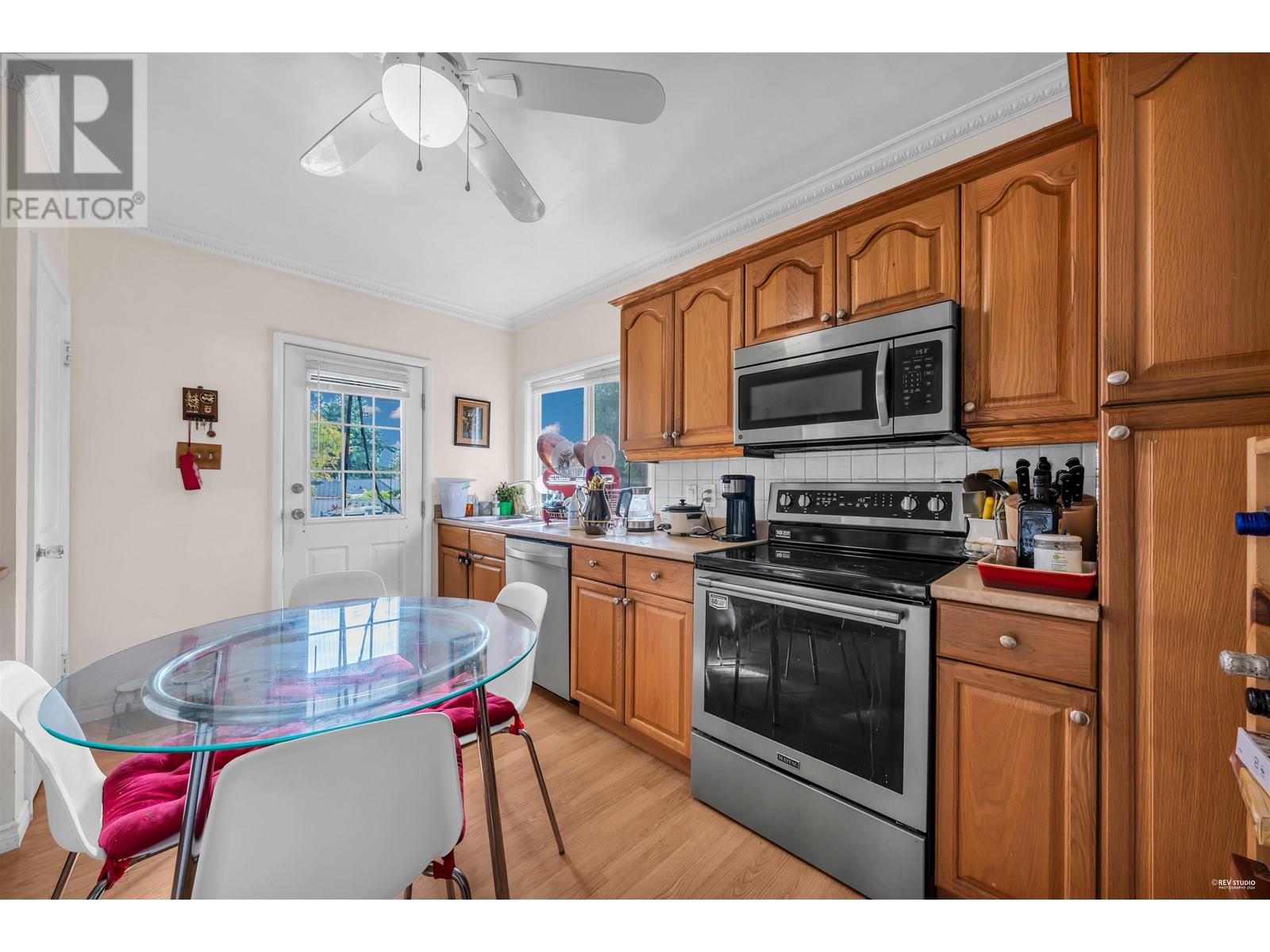 1075 Ruthina Avenue, North Vancouver, British Columbia  V7R 2E7 - Photo 22 - R2967242