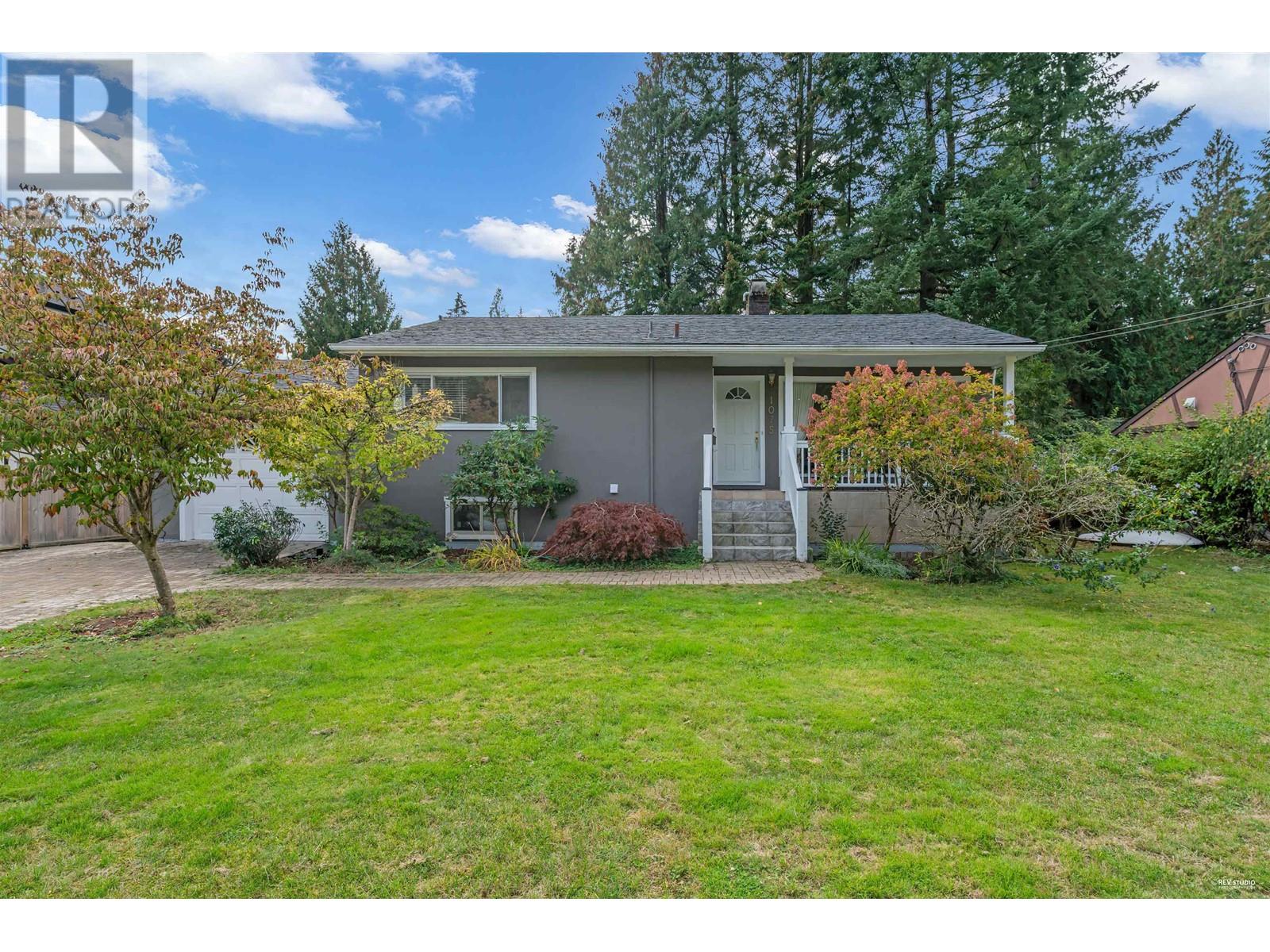 1075 Ruthina Avenue, North Vancouver, British Columbia  V7R 2E7 - Photo 4 - R2967242