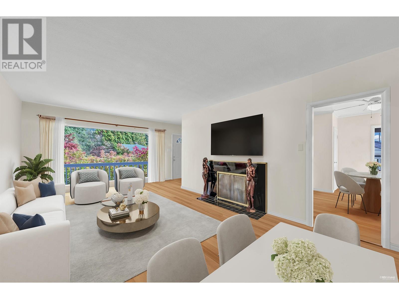 1075 Ruthina Avenue, North Vancouver, British Columbia  V7R 2E7 - Photo 5 - R2967242