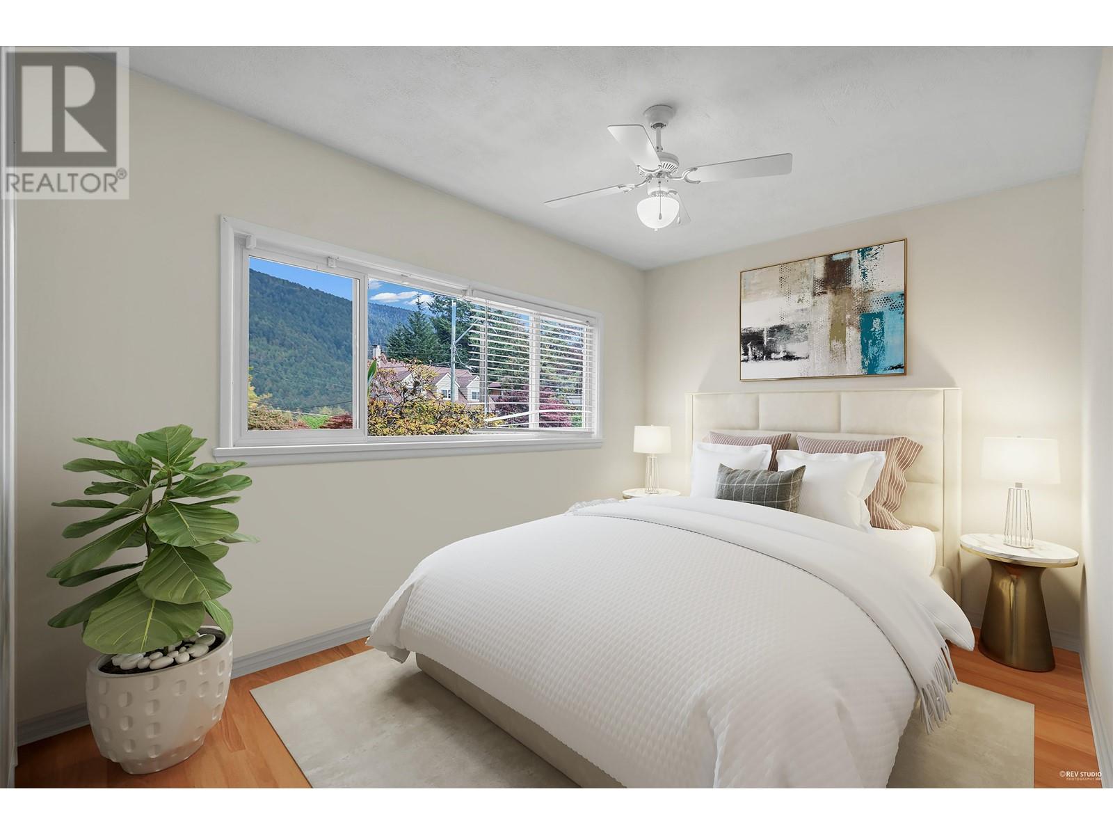 1075 Ruthina Avenue, North Vancouver, British Columbia  V7R 2E7 - Photo 7 - R2967242