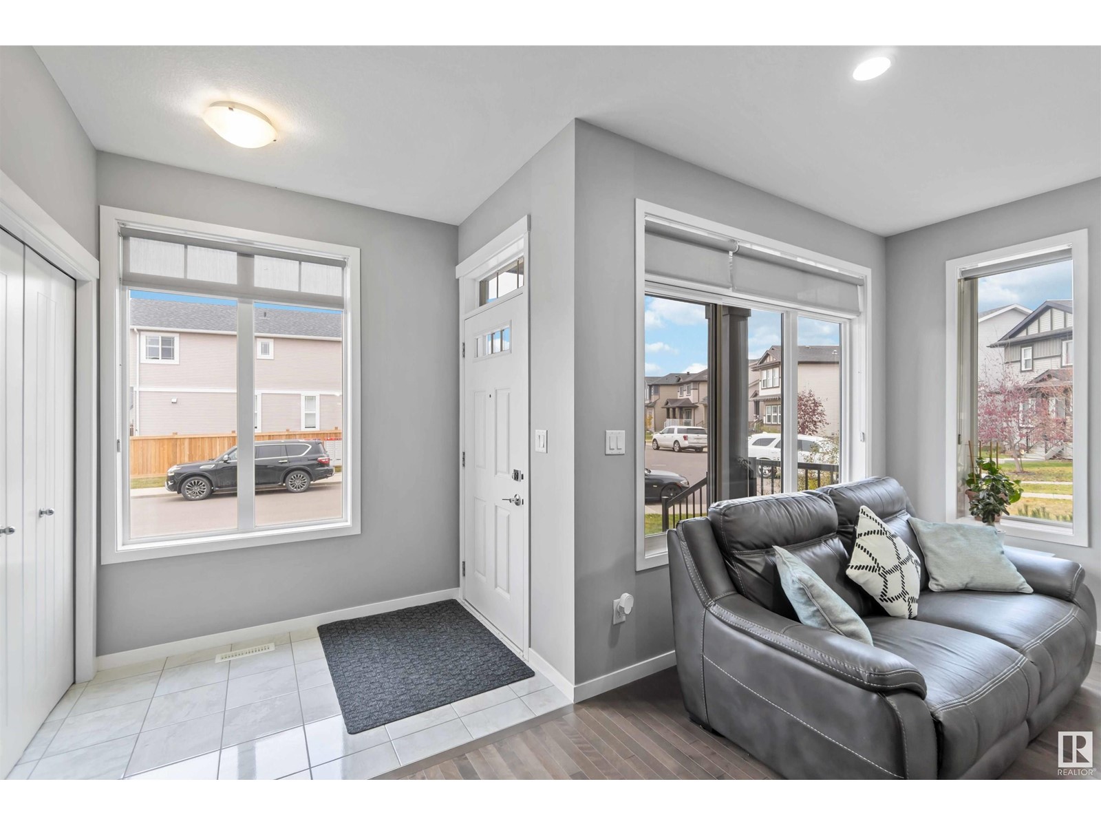 Property at 17816 59 ST NW image 2