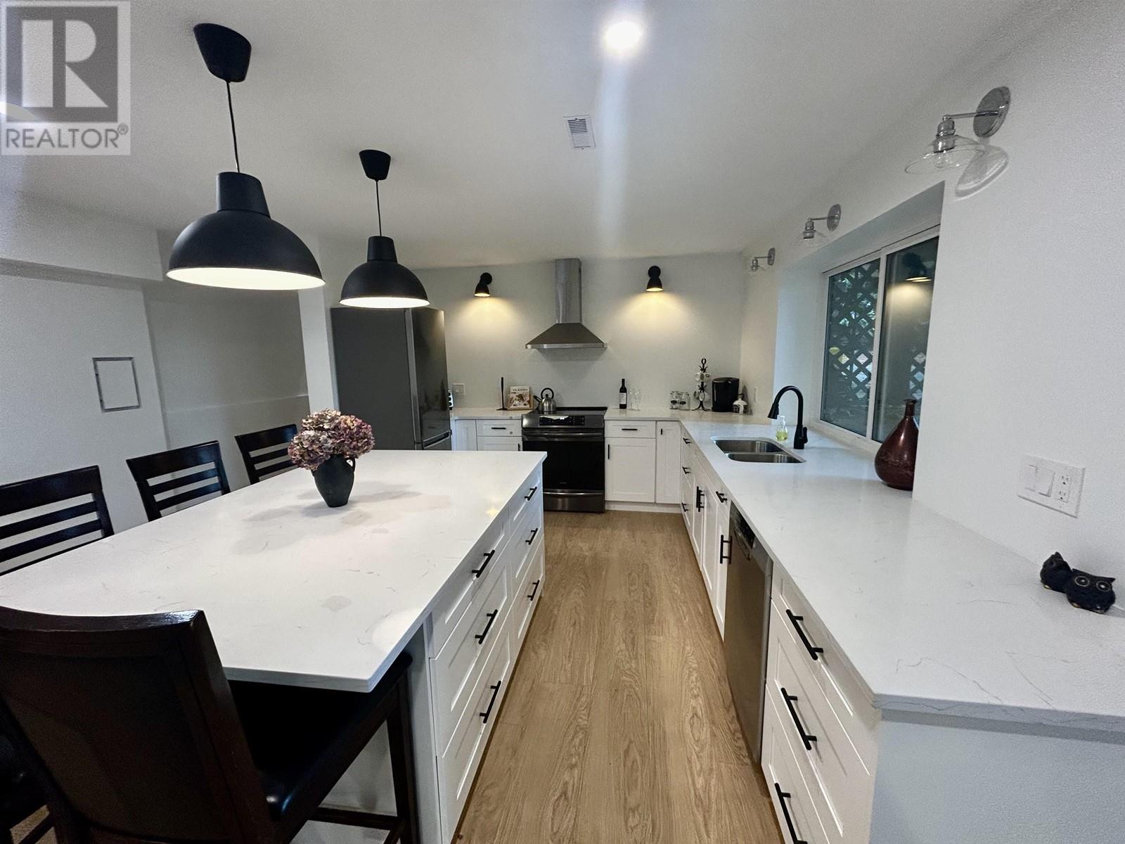 Lower-1xxx Corona Crescent, Coquitlam, British Columbia  V3J 6Y9 - Photo 3 - R2964831