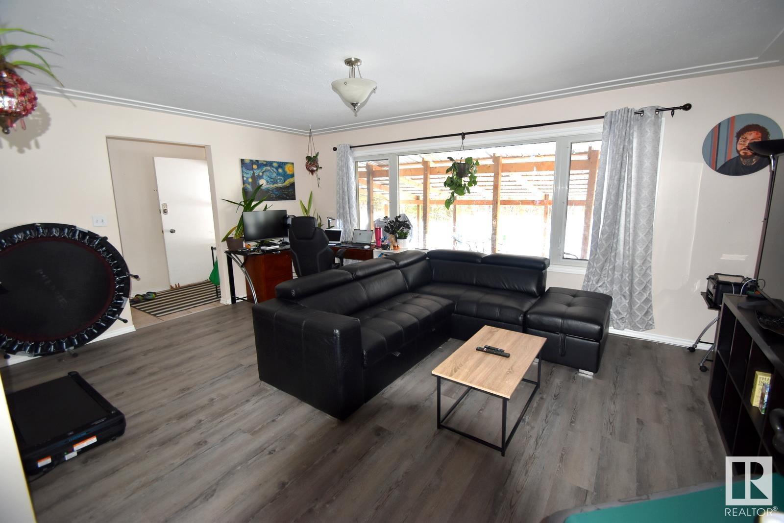 Property at 4808 51 AV image 4