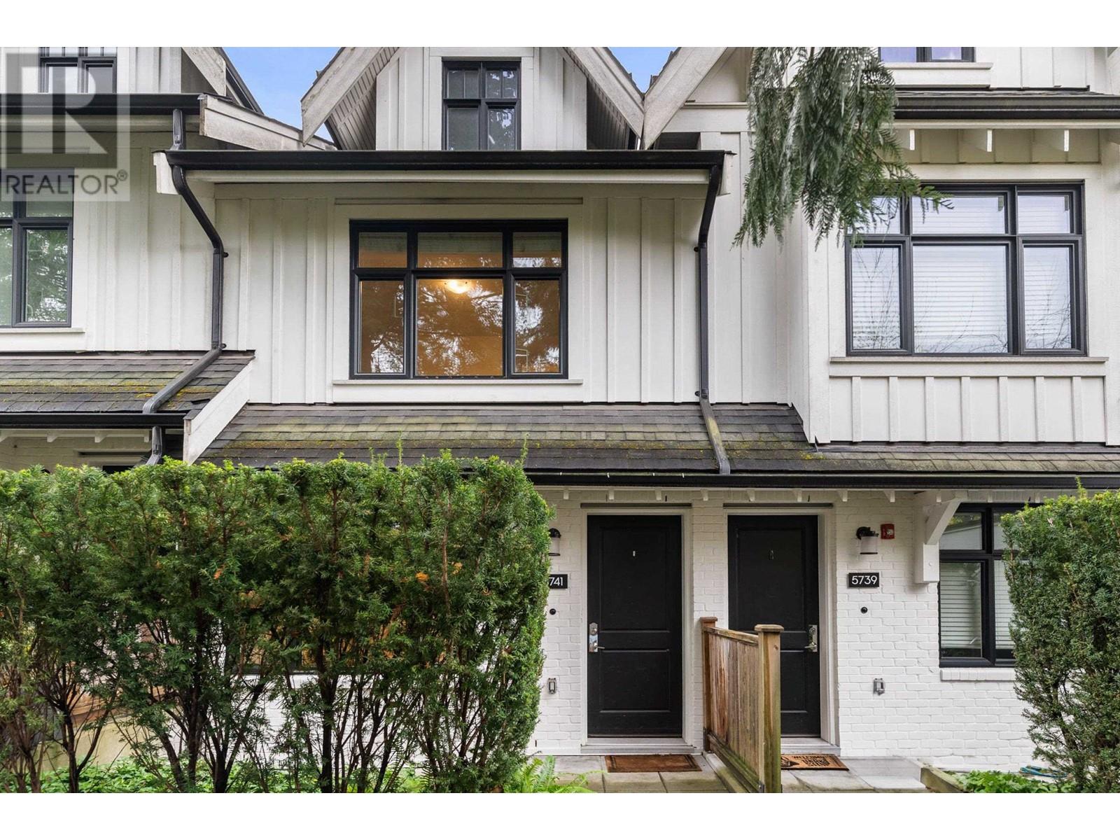 5741 St. George Street, Vancouver, British Columbia  V5W 2Y4 - Photo 2 - R2967252