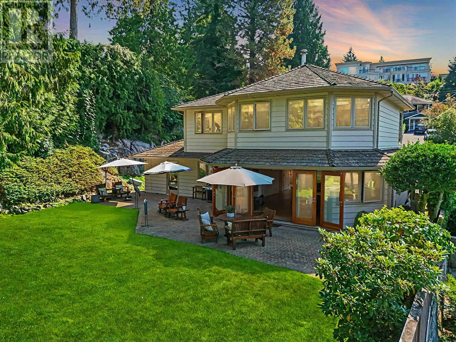 5475 Greenleaf Road, West Vancouver, British Columbia  V7W 1N5 - Photo 3 - R2967249