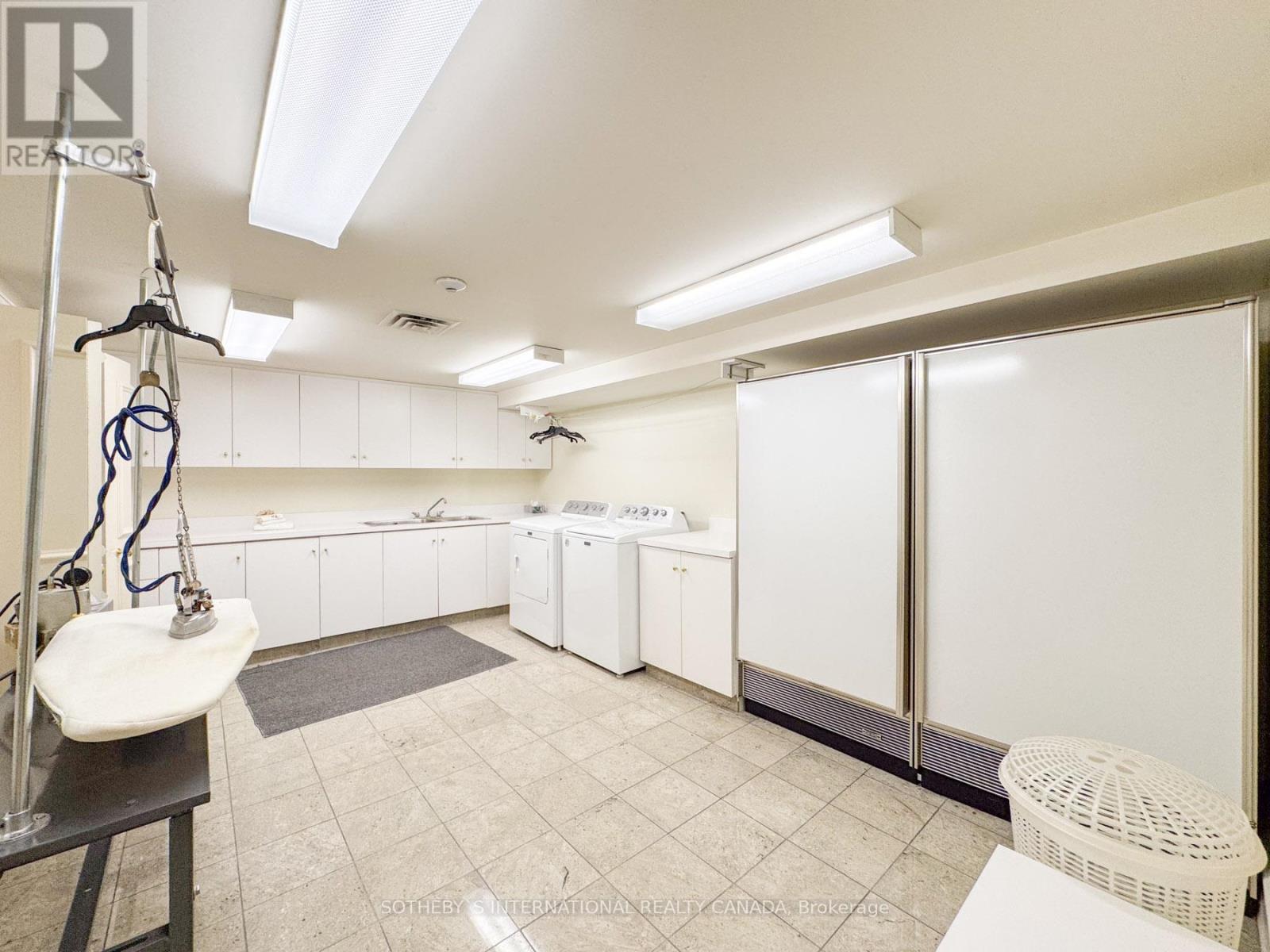 241 Strathallan Wood, Toronto, Ontario  M5N 1T5 - Photo 31 - C11975415