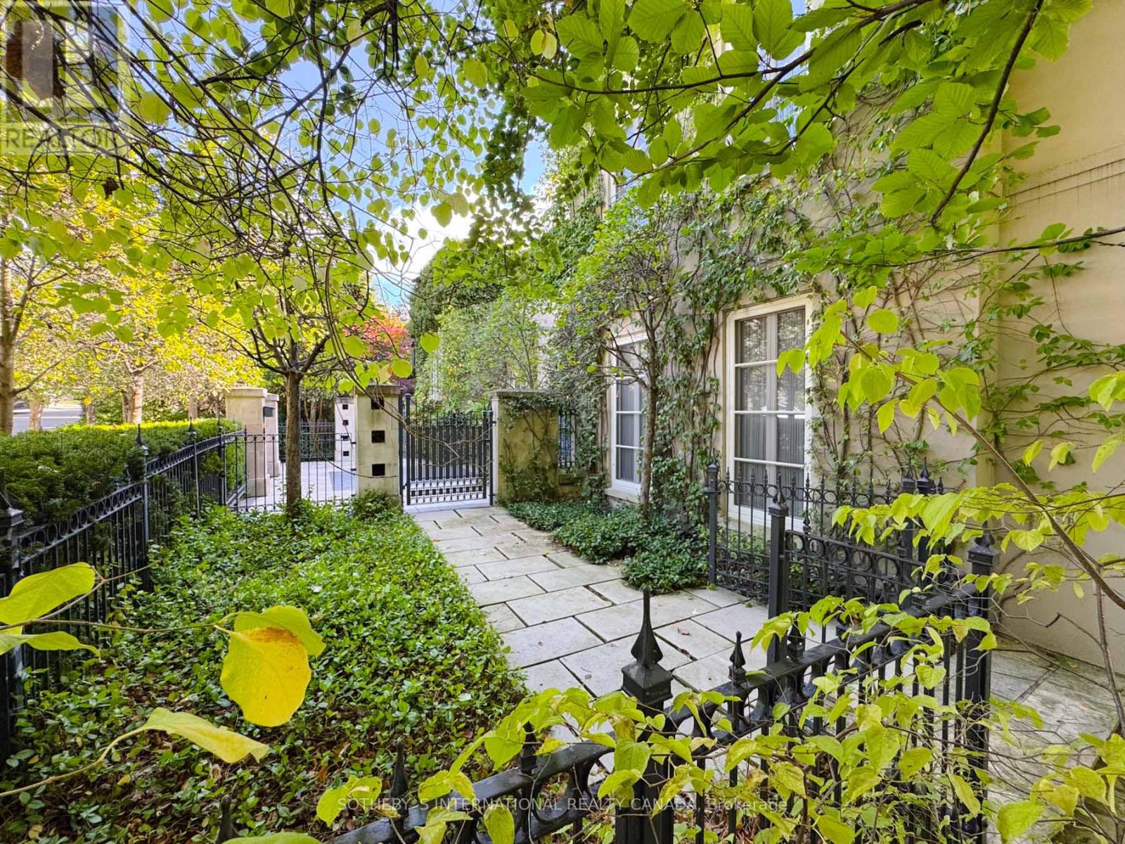 241 Strathallan Wood, Toronto, Ontario  M5N 1T5 - Photo 39 - C11975415