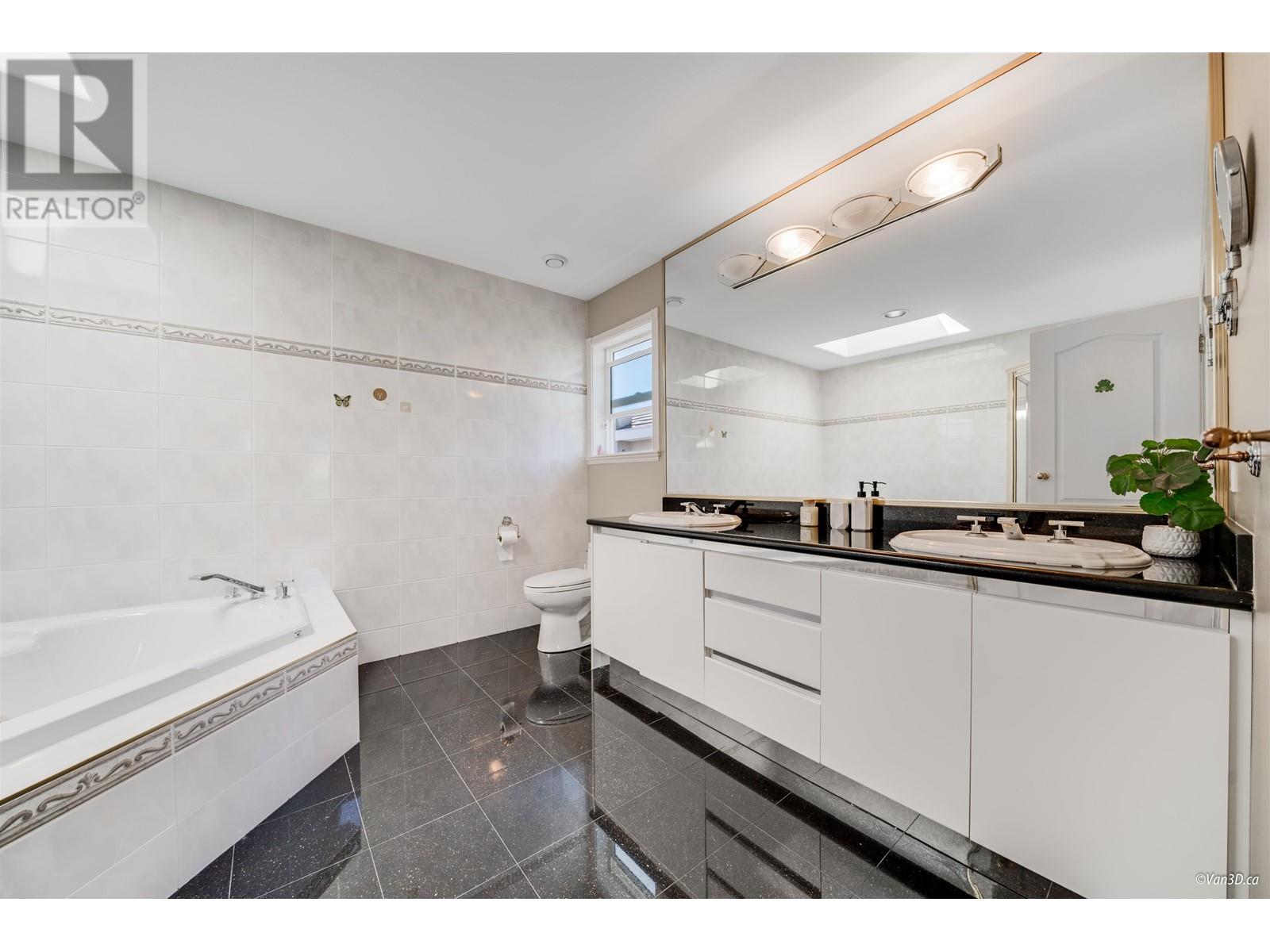 Listing Picture 26 of 38 : 8271 PIGOTT ROAD, Richmond / 烈治文 - 魯藝地產 Yvonne Lu Group - MLS Medallion Club Member