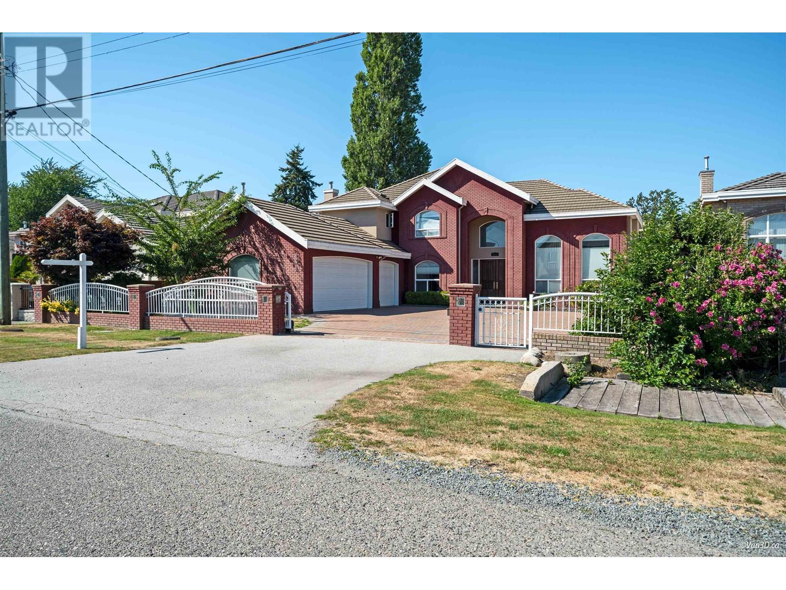 Listing Picture 3 of 38 : 8271 PIGOTT ROAD, Richmond / 烈治文 - 魯藝地產 Yvonne Lu Group - MLS Medallion Club Member