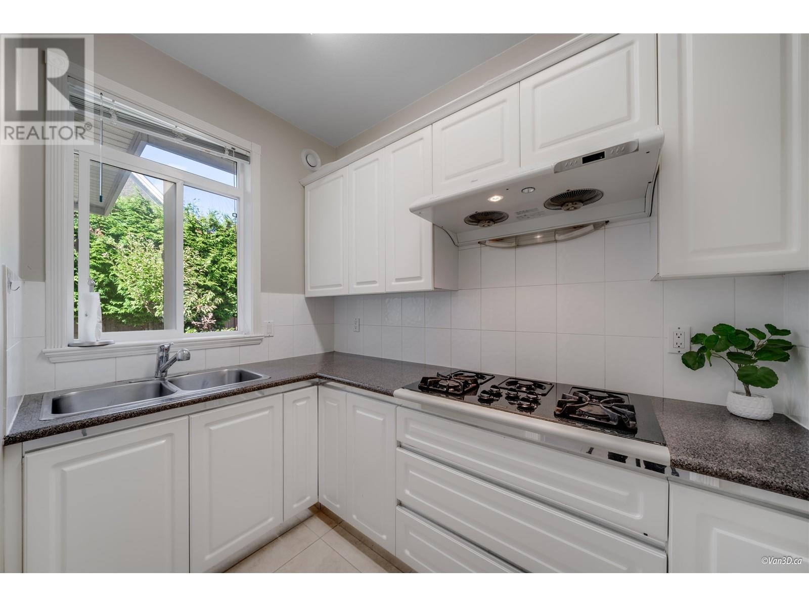 Listing Picture 22 of 38 : 8271 PIGOTT ROAD, Richmond / 烈治文 - 魯藝地產 Yvonne Lu Group - MLS Medallion Club Member