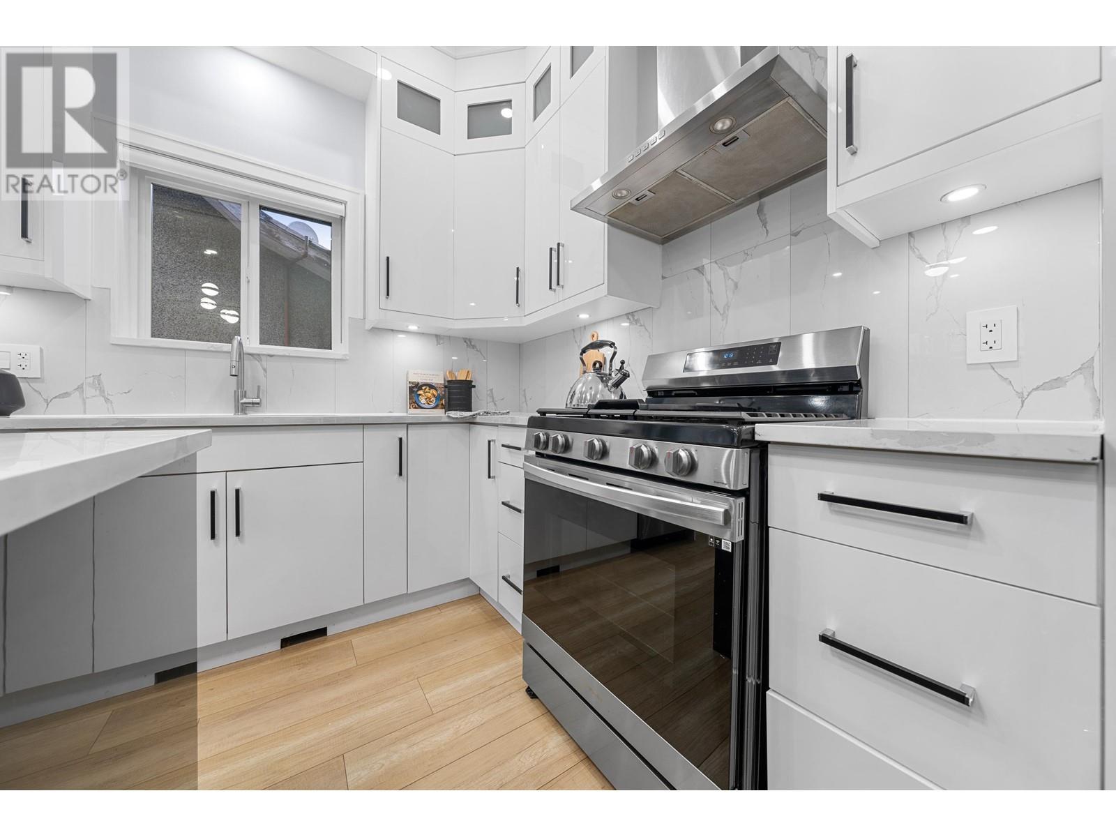 Listing Picture 9 of 40 : 962 RENFREW STREET, Vancouver / 溫哥華 - 魯藝地產 Yvonne Lu Group - MLS Medallion Club Member