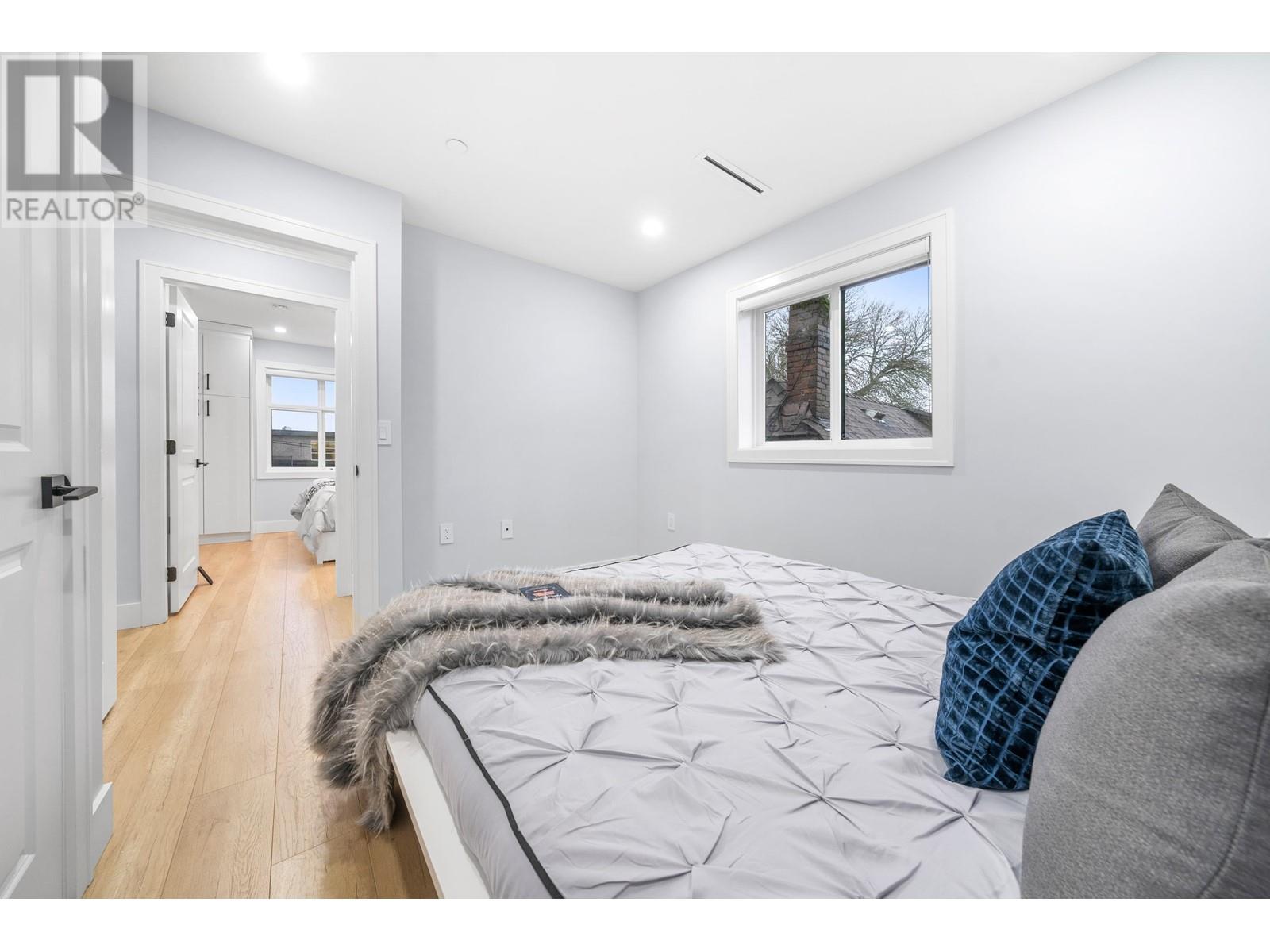 Listing Picture 12 of 40 : 962 RENFREW STREET, Vancouver / 溫哥華 - 魯藝地產 Yvonne Lu Group - MLS Medallion Club Member