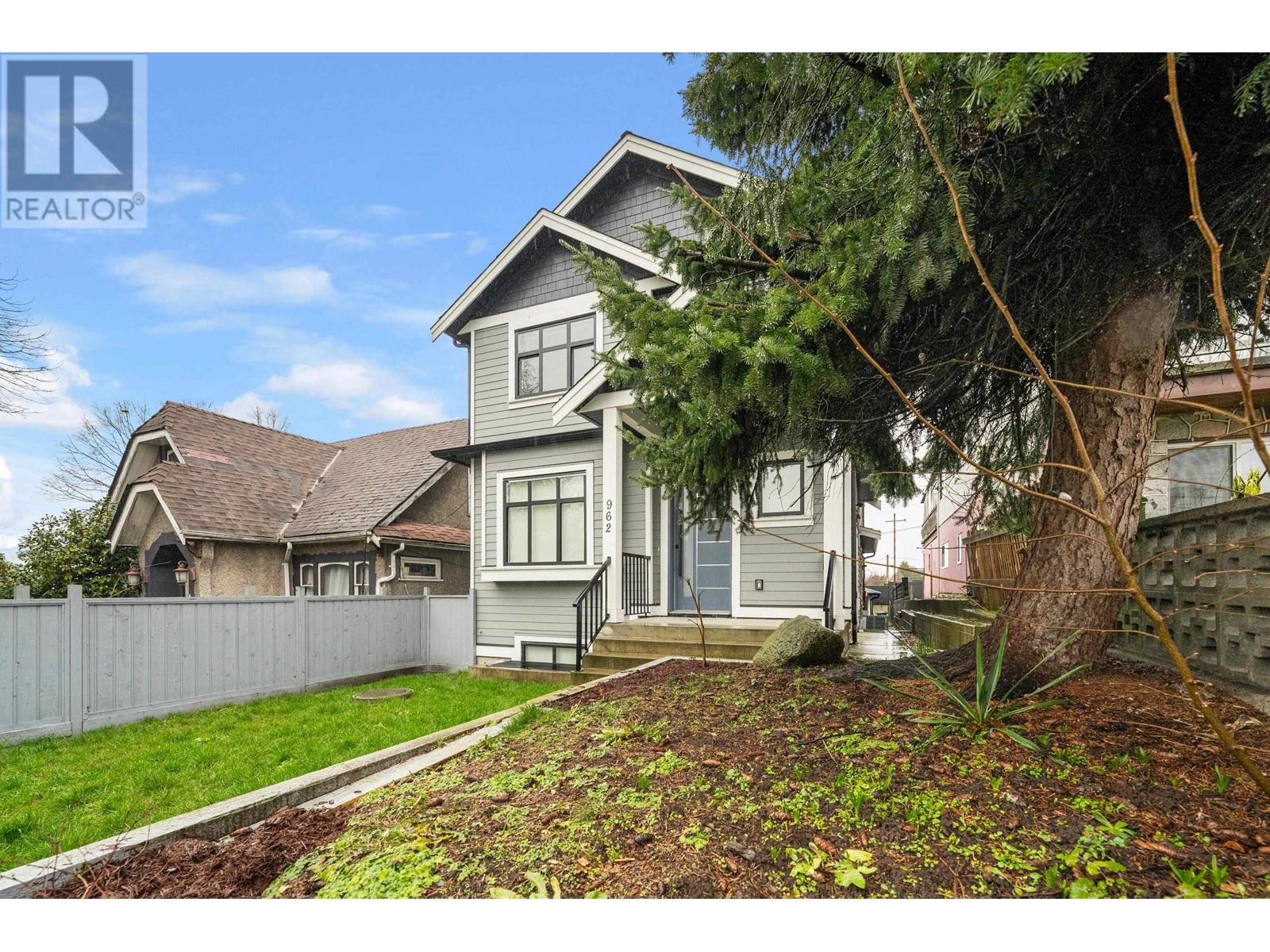 Listing Picture 15 of 40 : 962 RENFREW STREET, Vancouver / 溫哥華 - 魯藝地產 Yvonne Lu Group - MLS Medallion Club Member