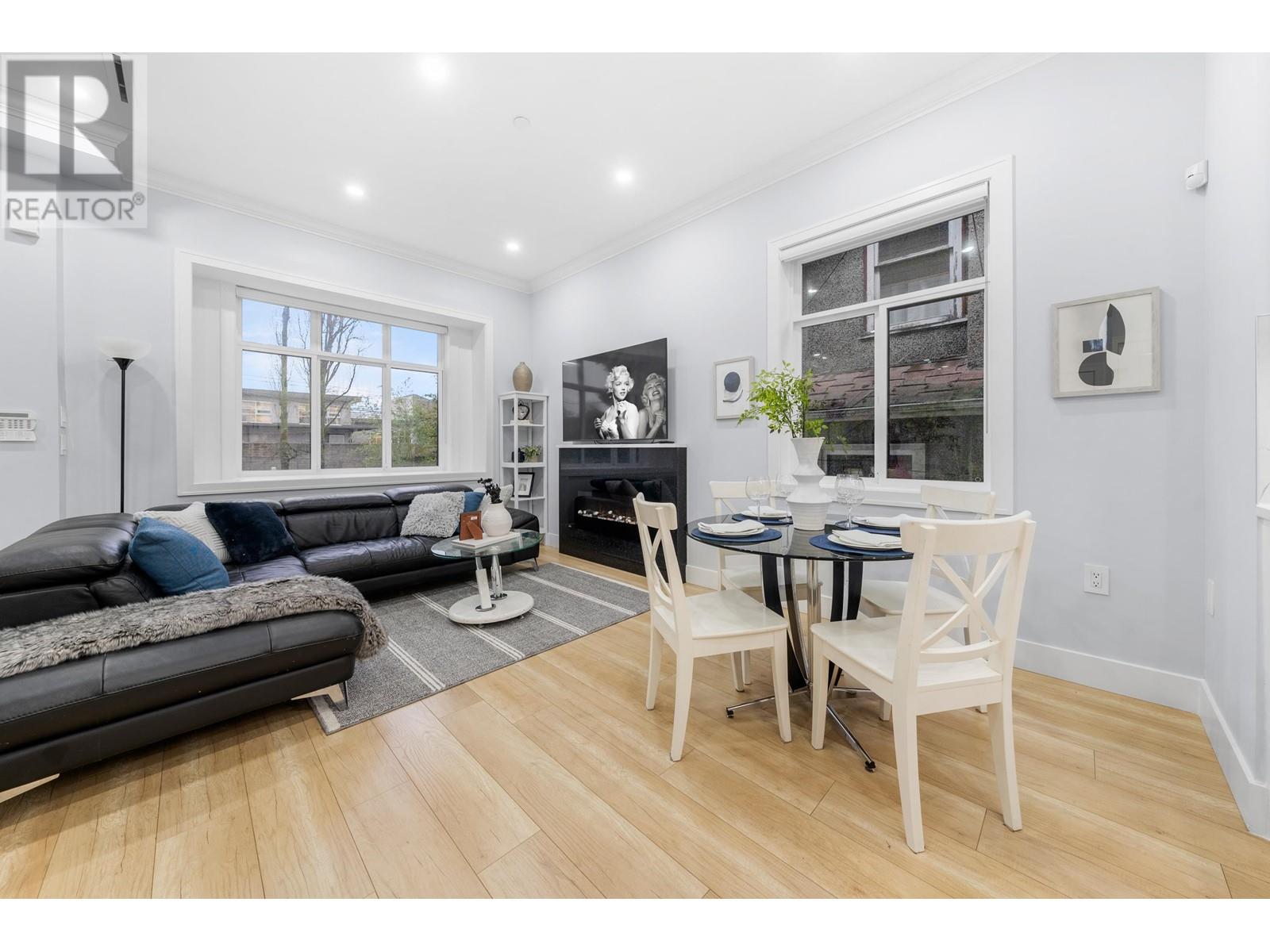 Listing Picture 2 of 40 : 962 RENFREW STREET, Vancouver / 溫哥華 - 魯藝地產 Yvonne Lu Group - MLS Medallion Club Member