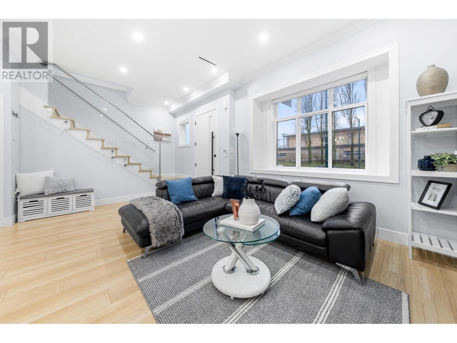 Listing Picture 3 of 40 : 962 RENFREW STREET, Vancouver / 溫哥華 - 魯藝地產 Yvonne Lu Group - MLS Medallion Club Member