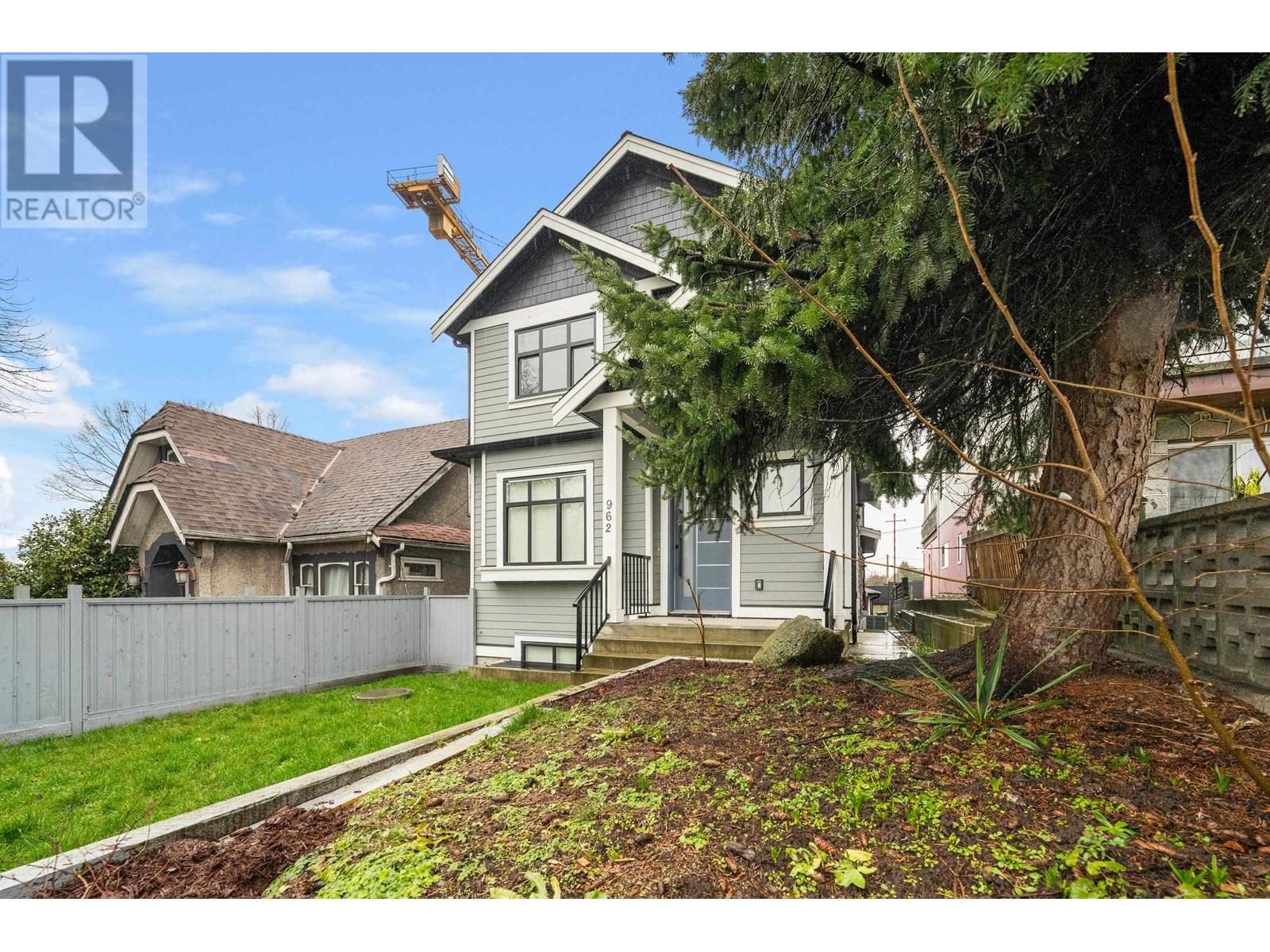 Listing Picture 35 of 40 : 962 RENFREW STREET, Vancouver / 溫哥華 - 魯藝地產 Yvonne Lu Group - MLS Medallion Club Member