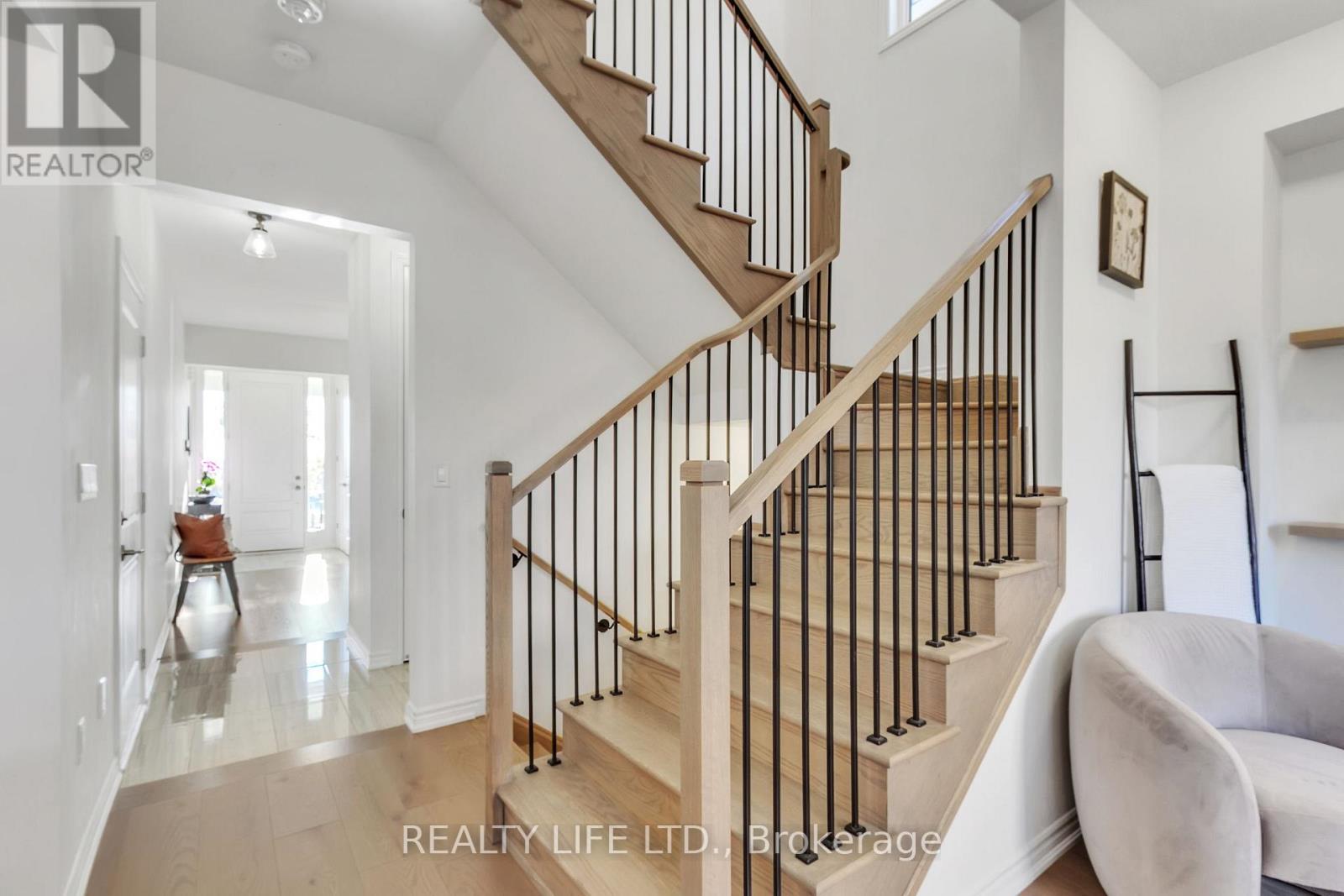 Property at 484 THORNBORROW COURT image 3