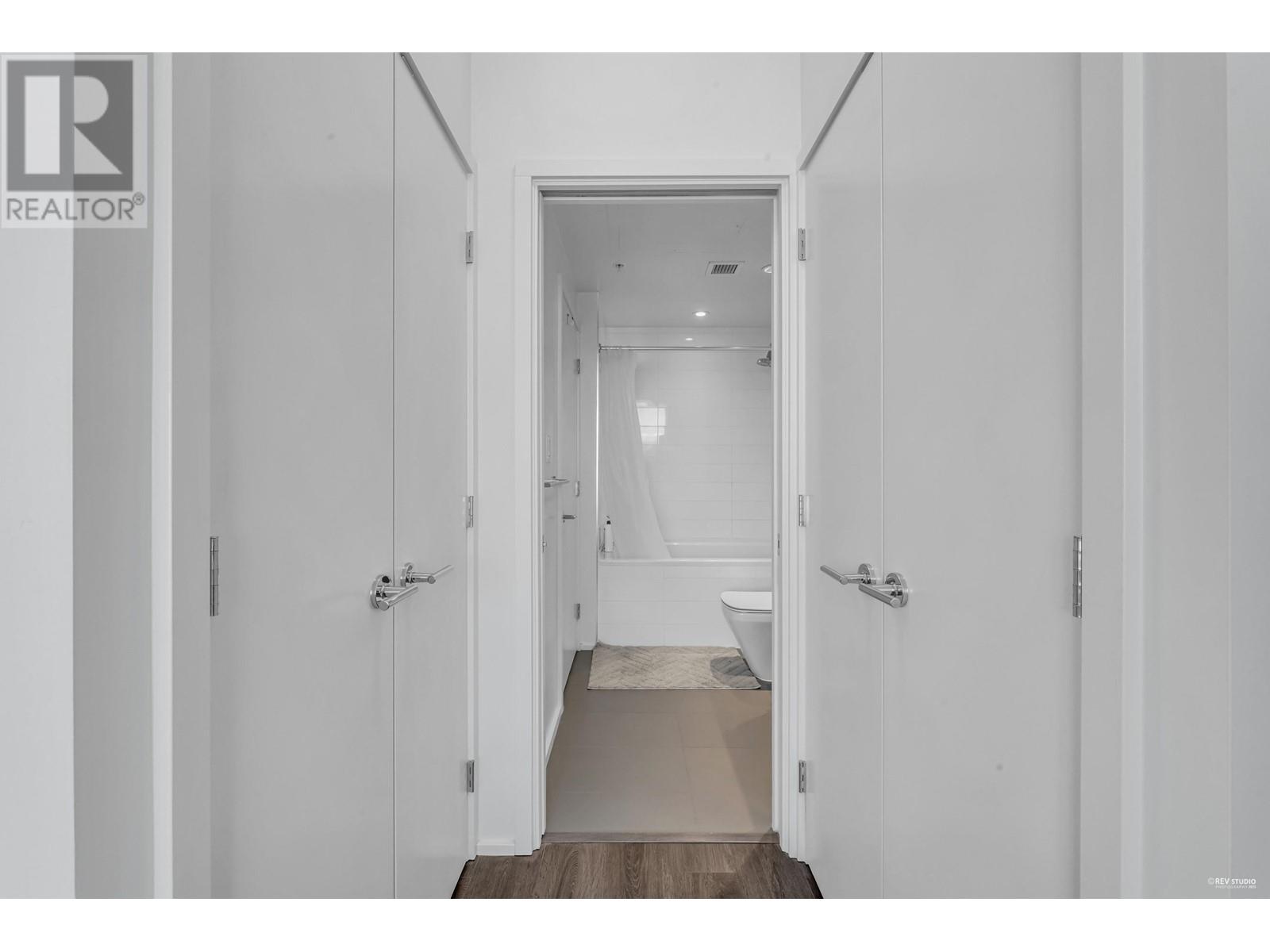 Listing Picture 14 of 30 : 2111 1955 ALPHA WAY, Burnaby / 本拿比 - 魯藝地產 Yvonne Lu Group - MLS Medallion Club Member