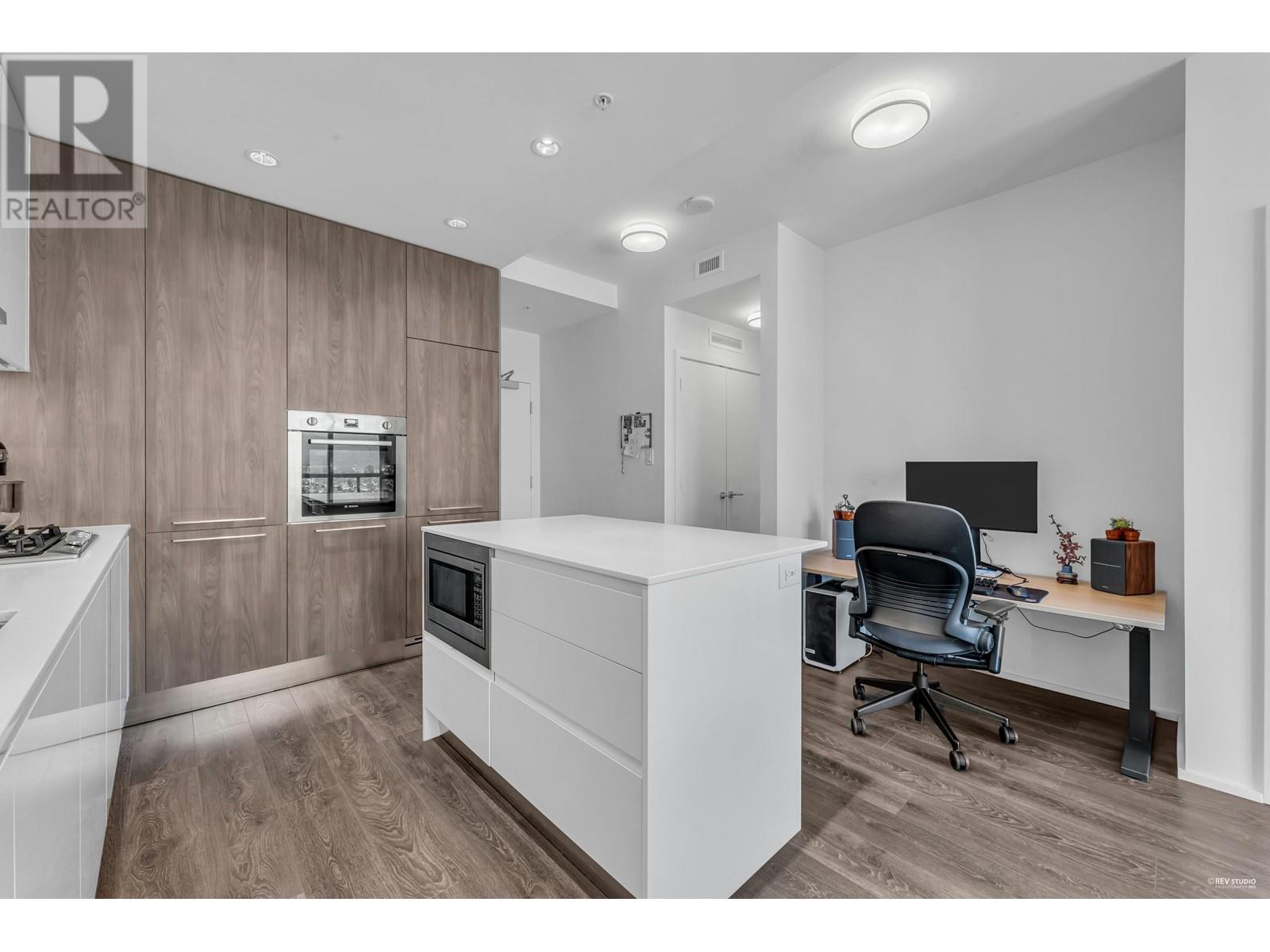 Listing Picture 4 of 30 : 2111 1955 ALPHA WAY, Burnaby / 本拿比 - 魯藝地產 Yvonne Lu Group - MLS Medallion Club Member