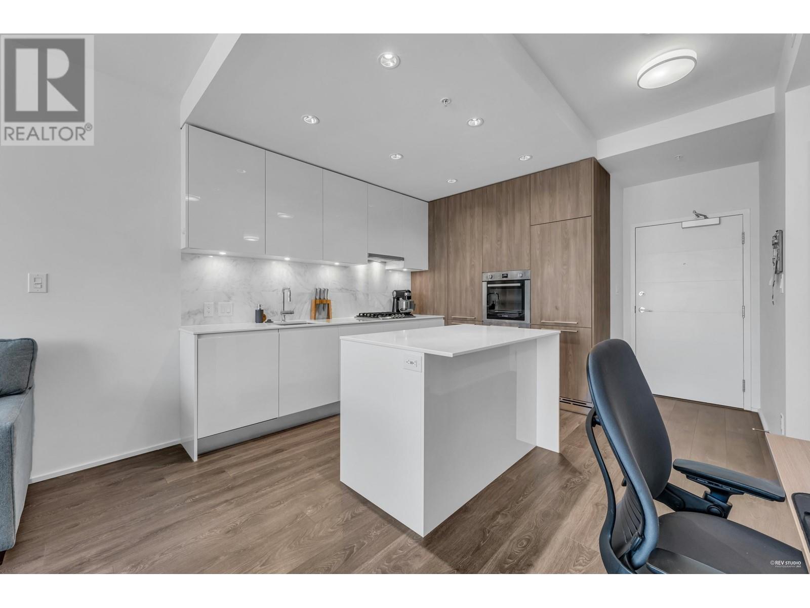 Listing Picture 6 of 30 : 2111 1955 ALPHA WAY, Burnaby / 本拿比 - 魯藝地產 Yvonne Lu Group - MLS Medallion Club Member