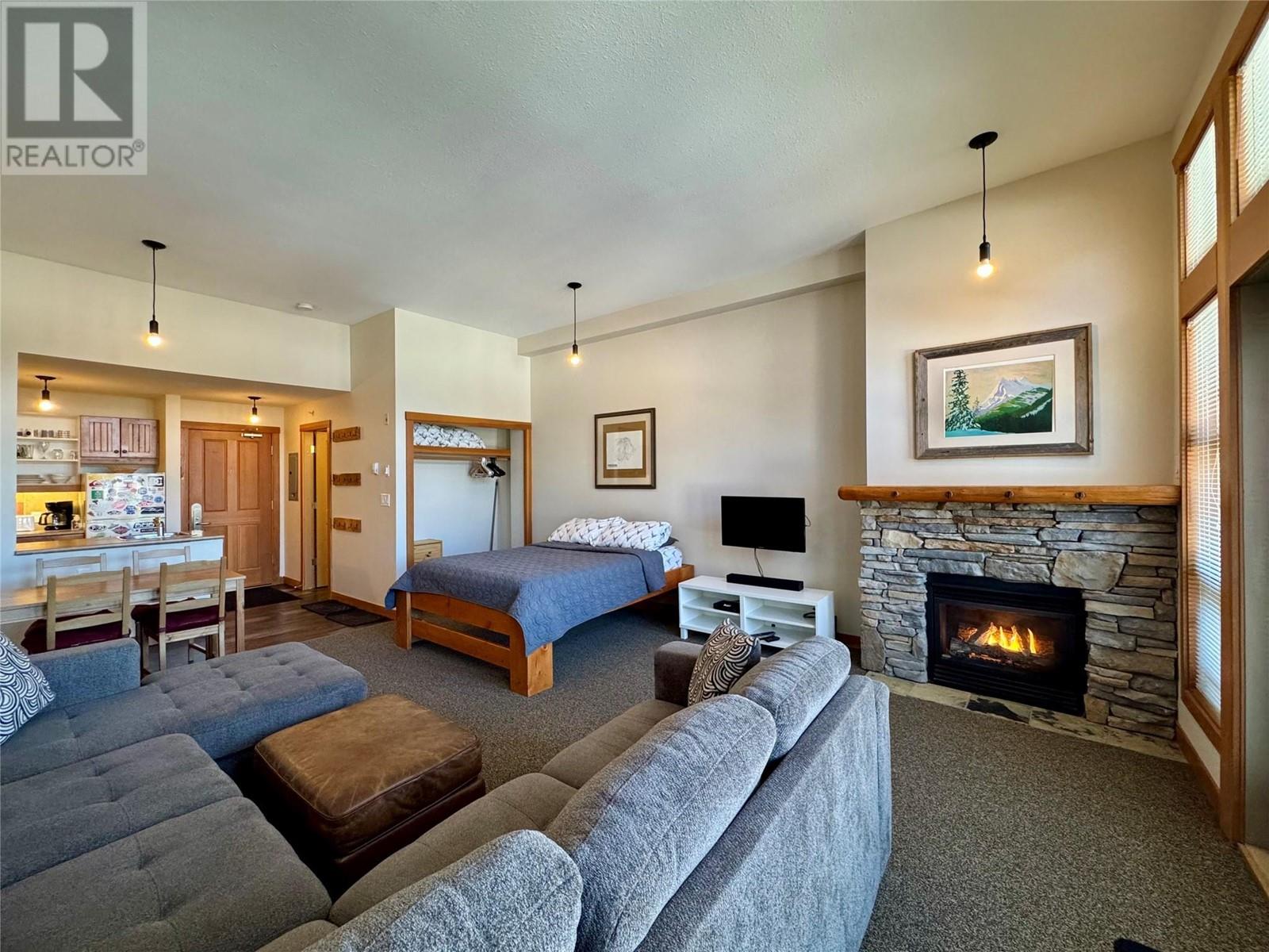 2080 Summit Drive Unit# 412, panorama, British Columbia