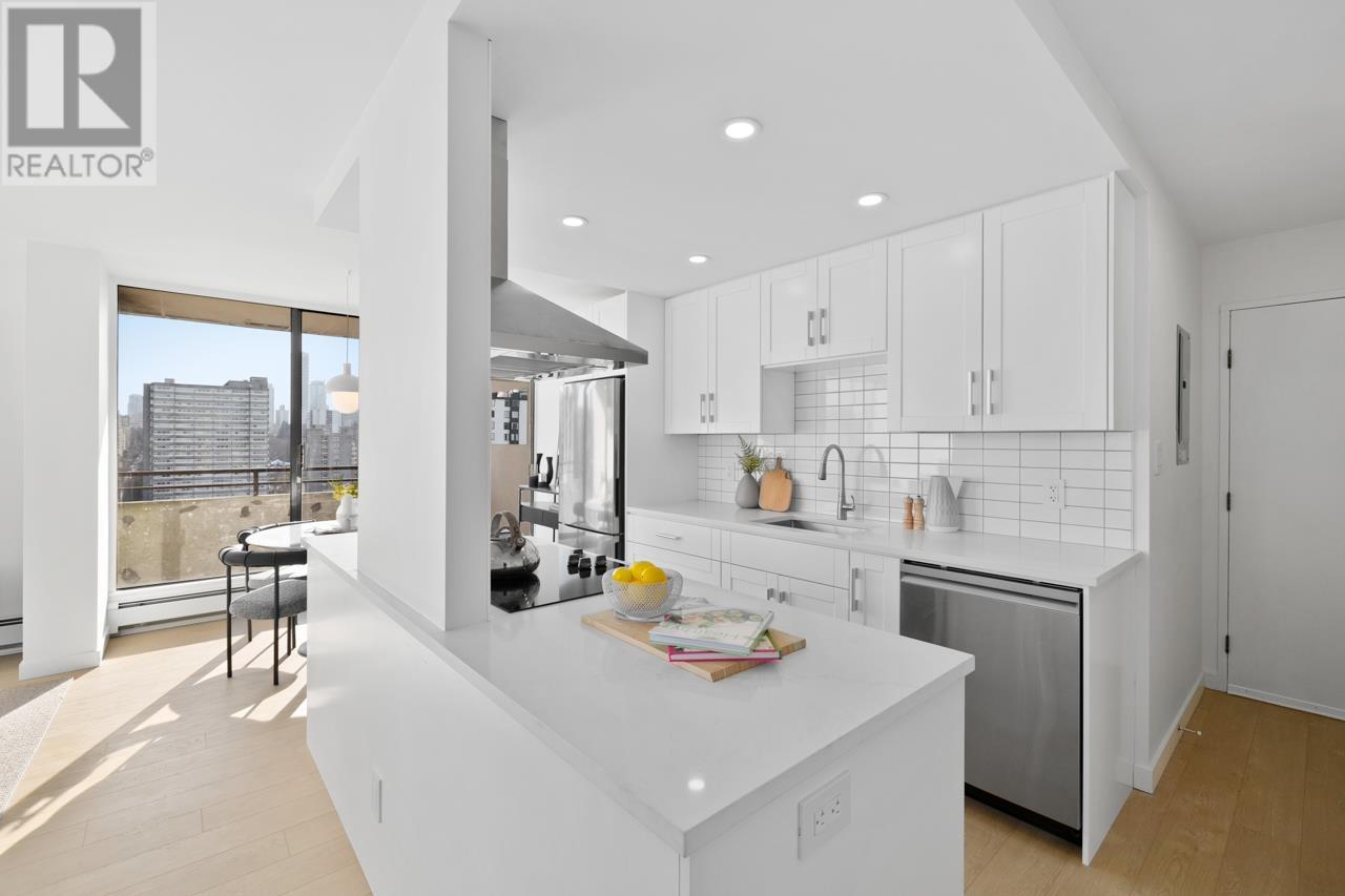 Listing Picture 3 of 31 : 1601 1816 HARO STREET, Vancouver / 溫哥華 - 魯藝地產 Yvonne Lu Group - MLS Medallion Club Member