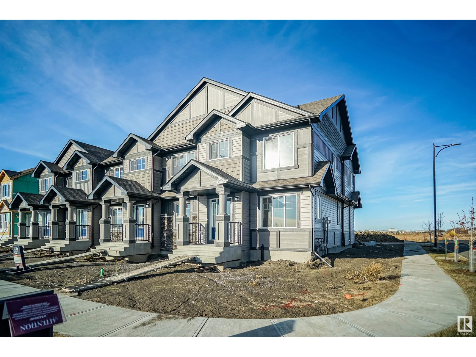 Property at 184 Savoy CR image 3