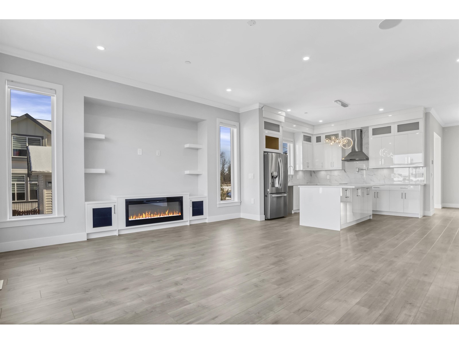 Property at 19685 74 AVENUE image 2