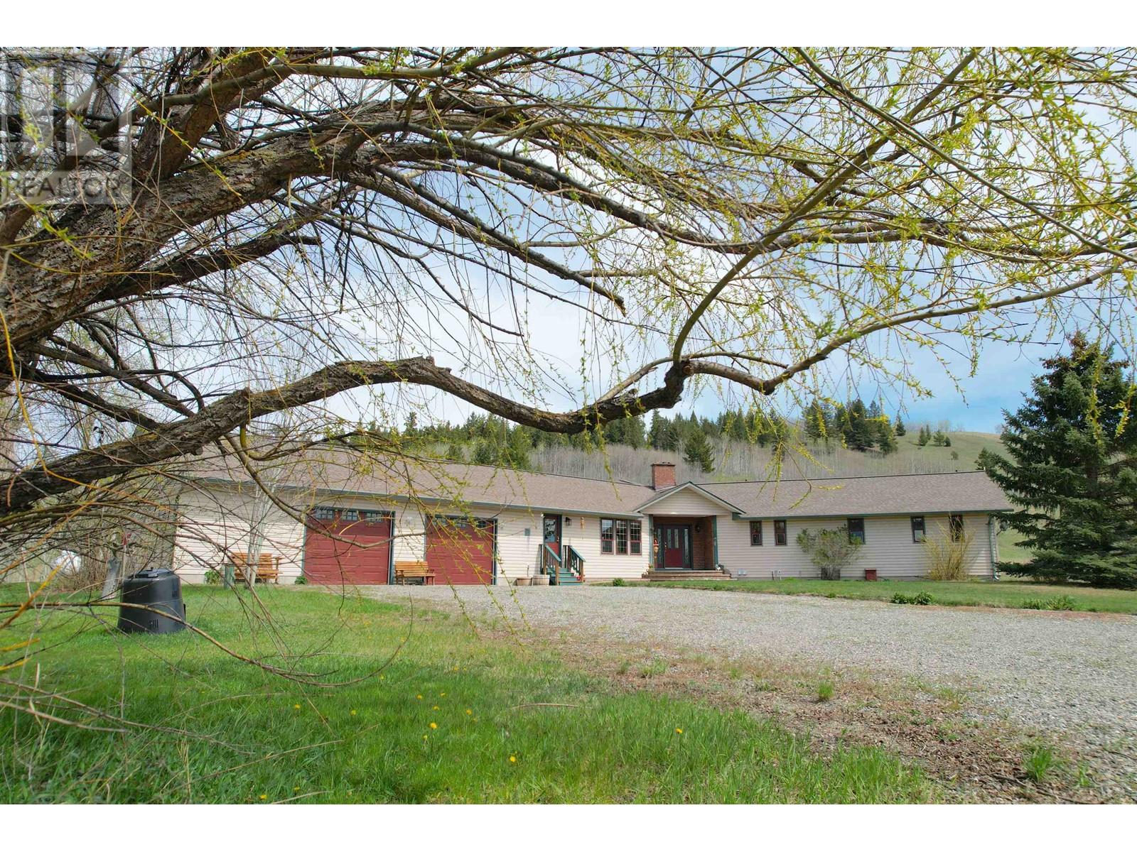 4221 LODGE ROAD, Lac La Hache, British Columbia