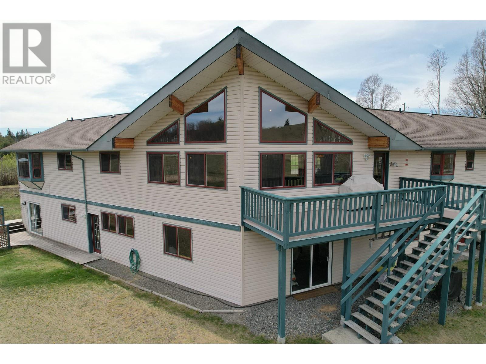4221 Lodge Road, Lac La Hache, British Columbia  V0K 1T0 - Photo 2 - R2967328