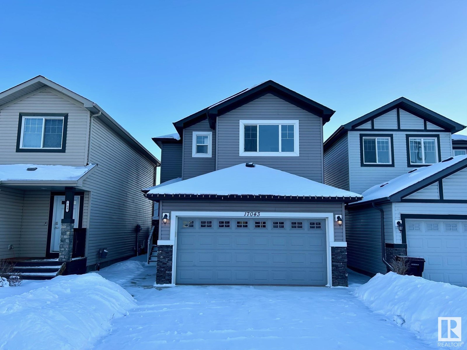 Property at 17043 38 ST NW image 1