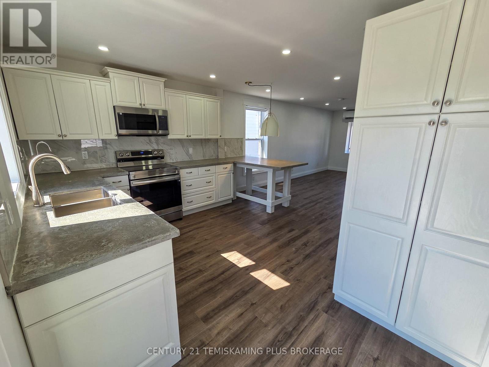 Property at 32 EARL STREET image 4