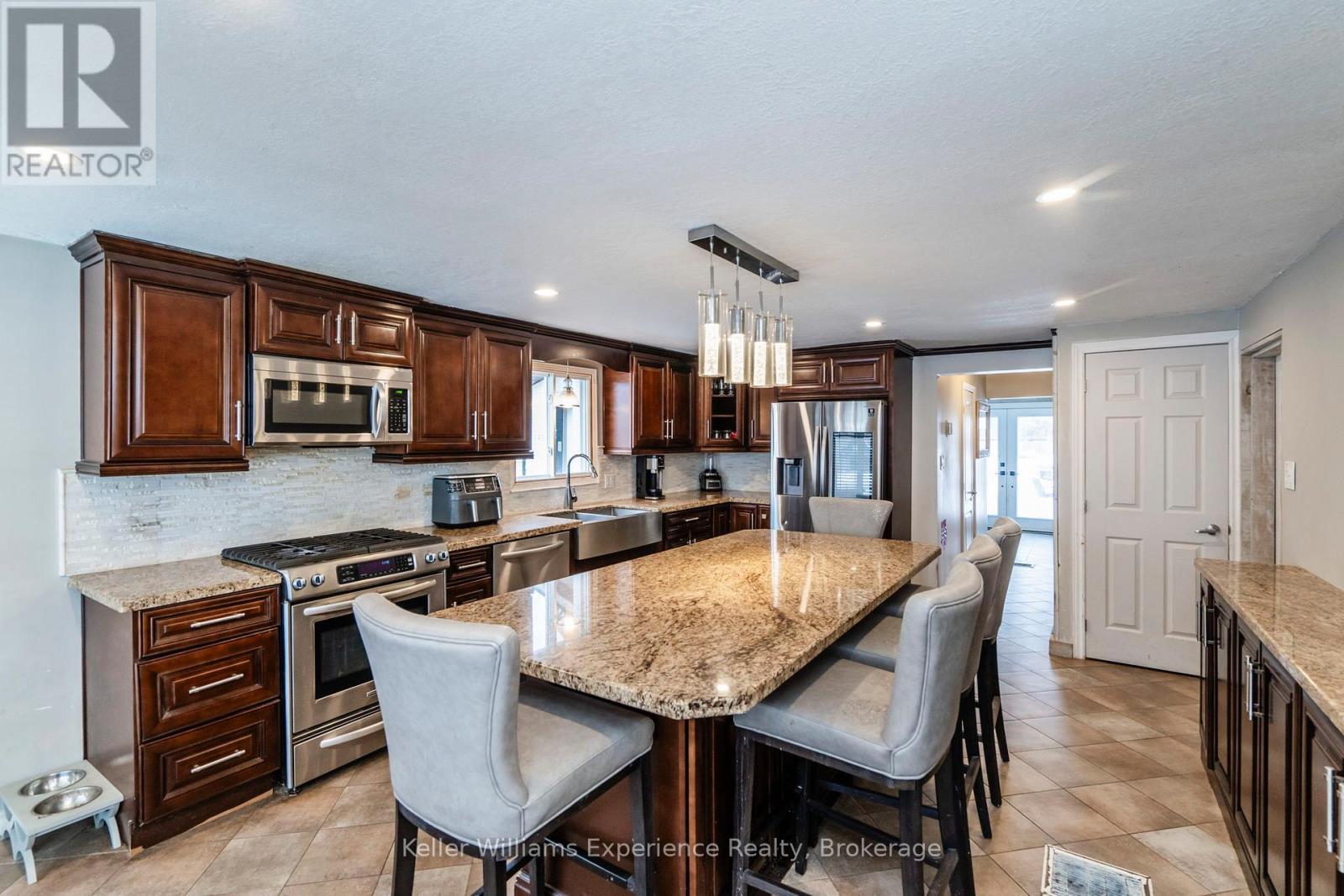 149 Main Street, Penetanguishene, Ontario  L9M 1L7 - Photo 6 - S11975951