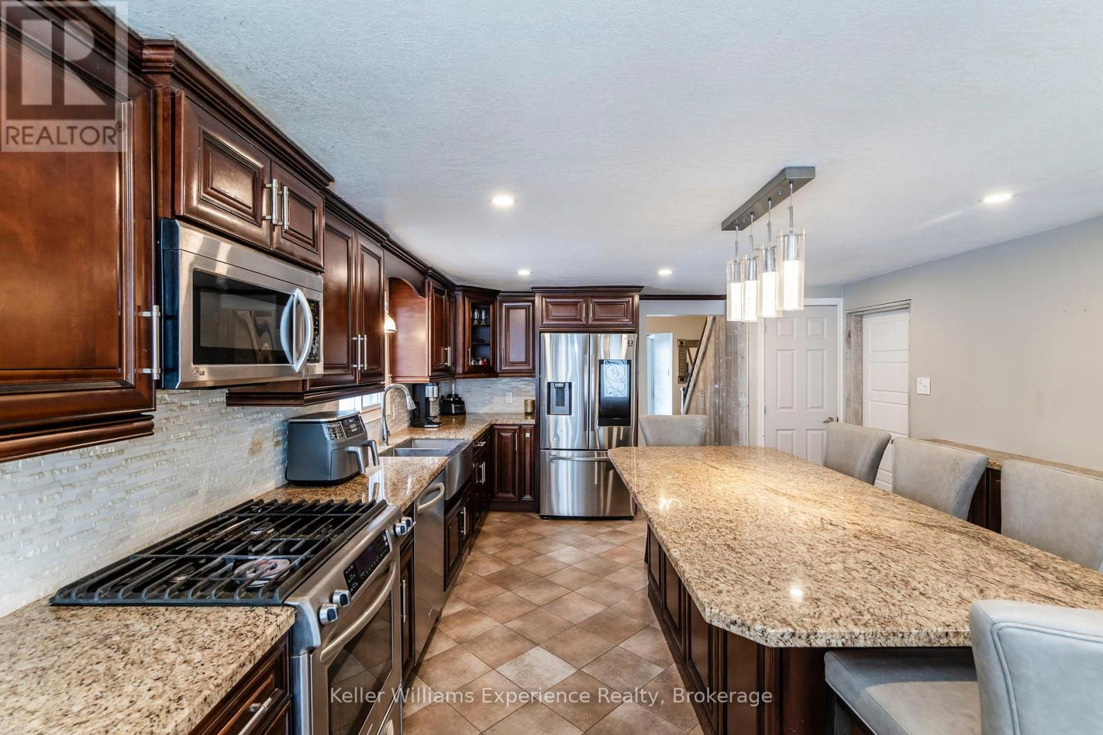 149 Main Street, Penetanguishene, Ontario  L9M 1L7 - Photo 7 - S11975951