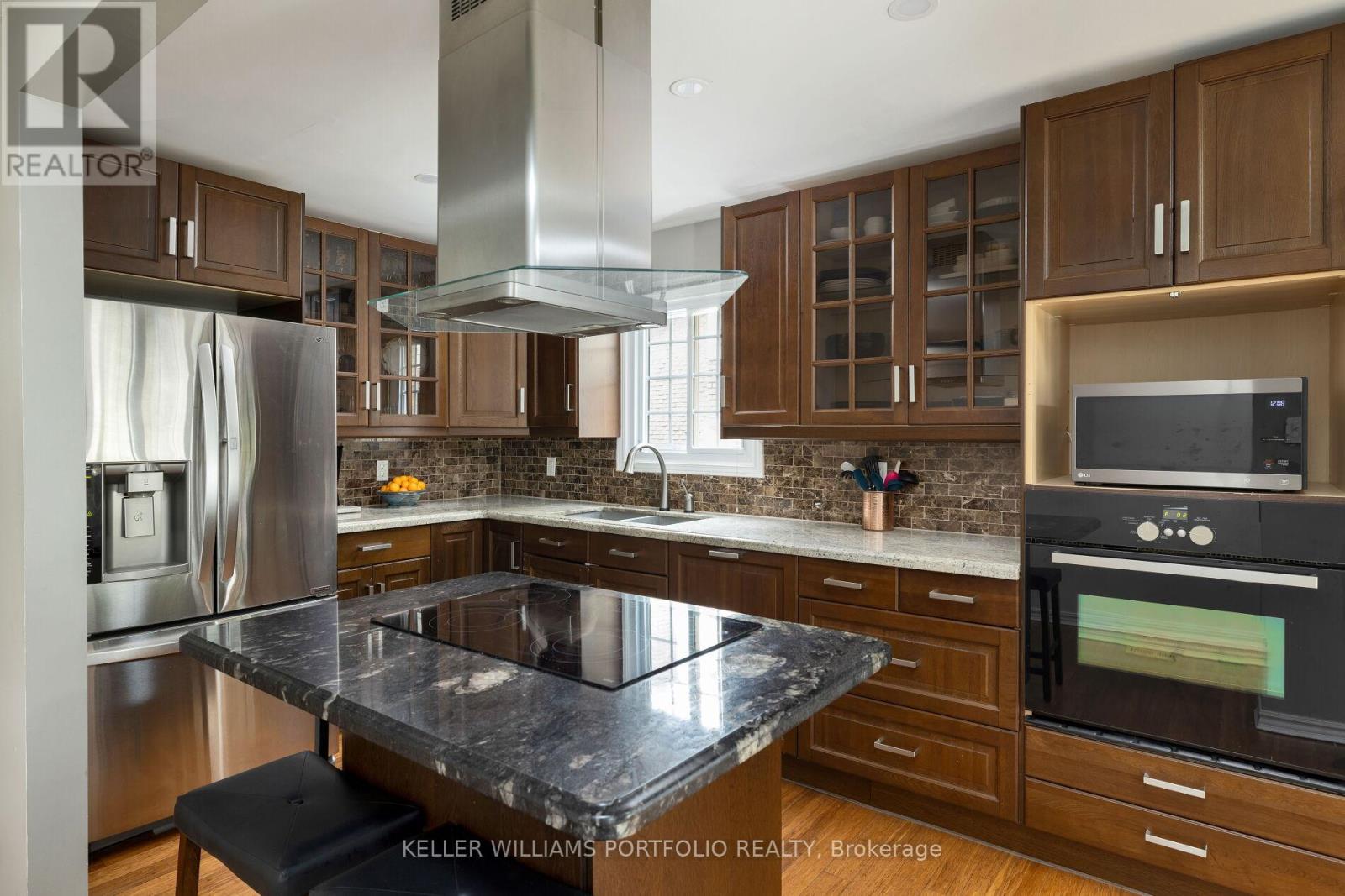 Property at 3054 PLUM TREE CRESCENT image 4