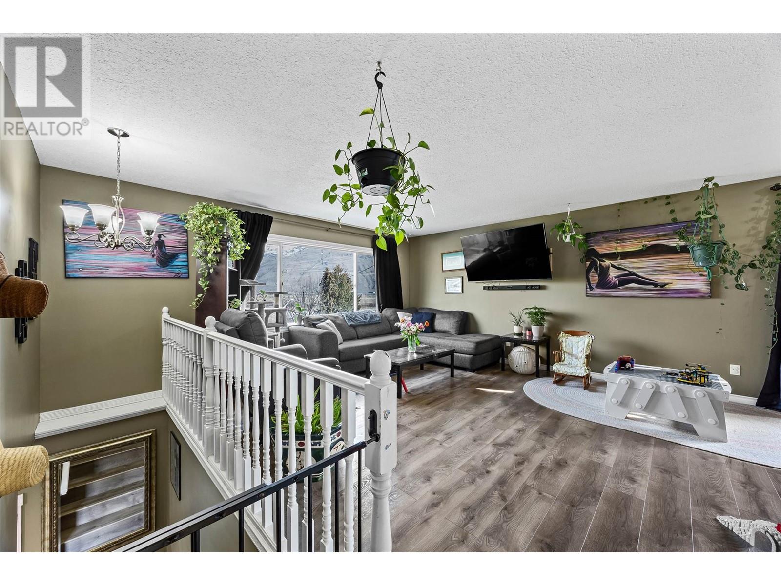 813 Mcqueen Drive, Kamloops, British Columbia  V2B 7X8 - Photo 6 - 10334591