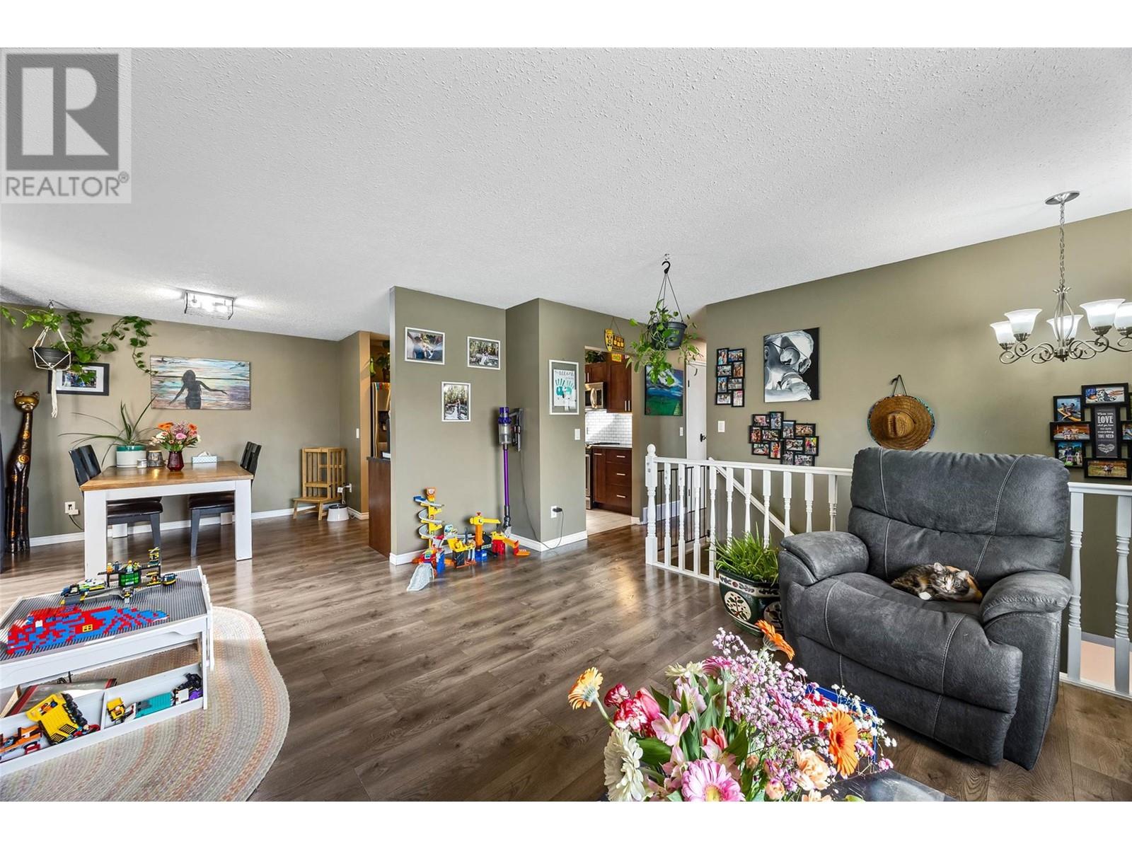 813 Mcqueen Drive, Kamloops, British Columbia  V2B 7X8 - Photo 9 - 10334591