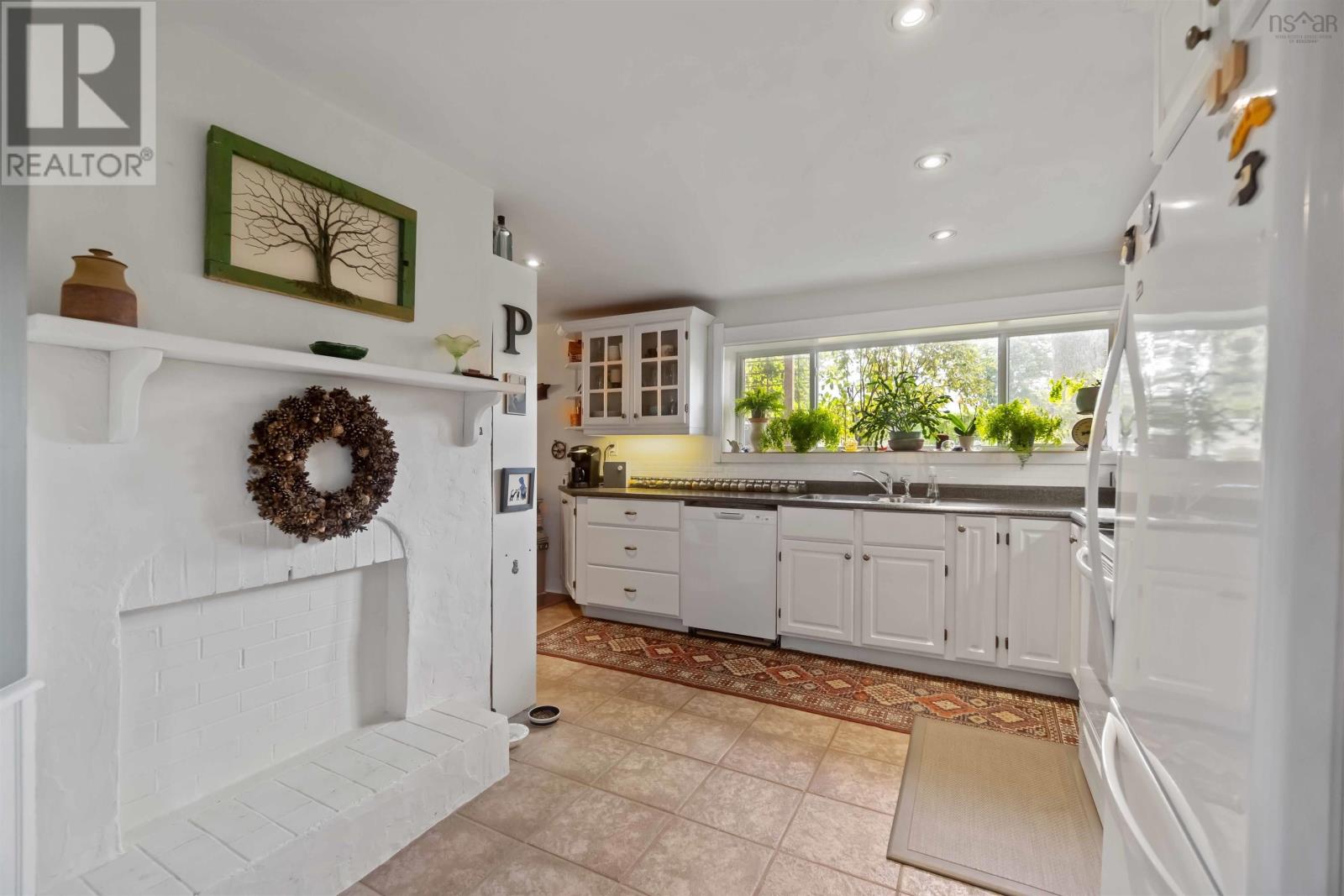 2 Mount Edward Road, Dartmouth, Nova Scotia  B2W 3K3 - Photo 2 - 202503086