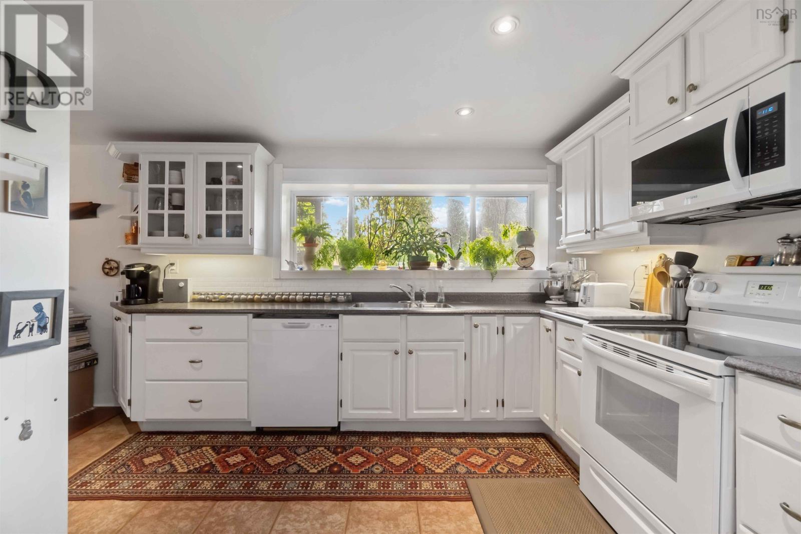 2 Mount Edward Road, Dartmouth, Nova Scotia  B2W 3K3 - Photo 4 - 202503086