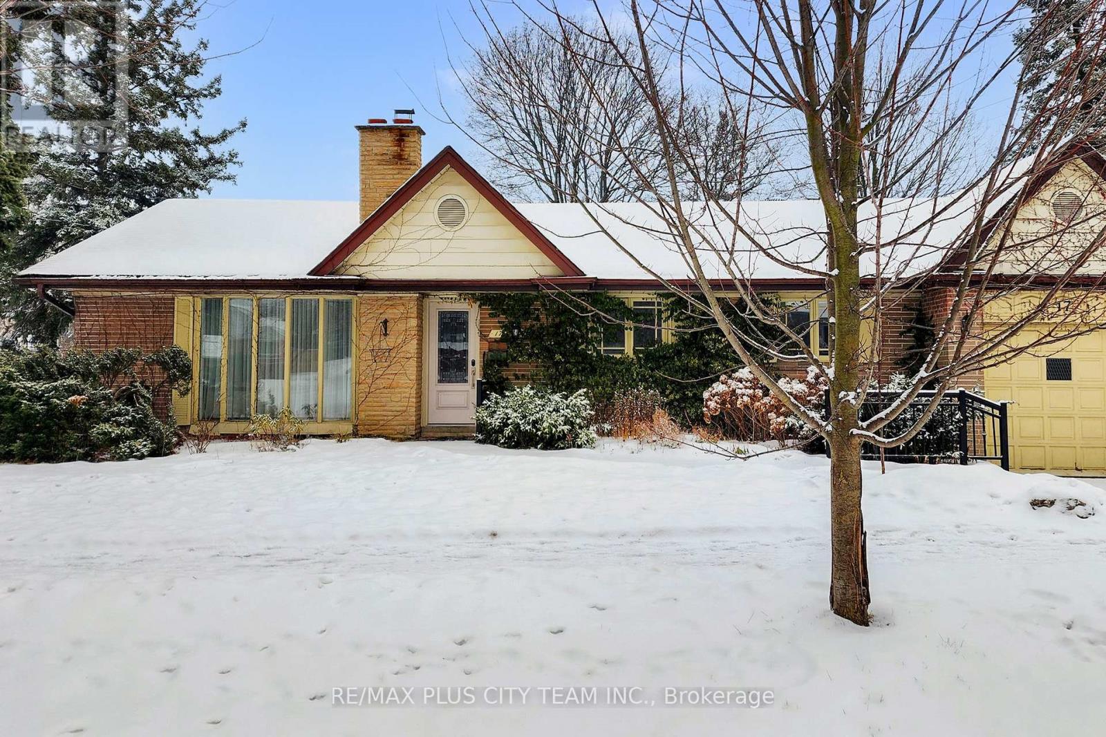 17 Hedges Boulevard, Toronto, Ontario  M9B 3C3 - Photo 1 - W11944470